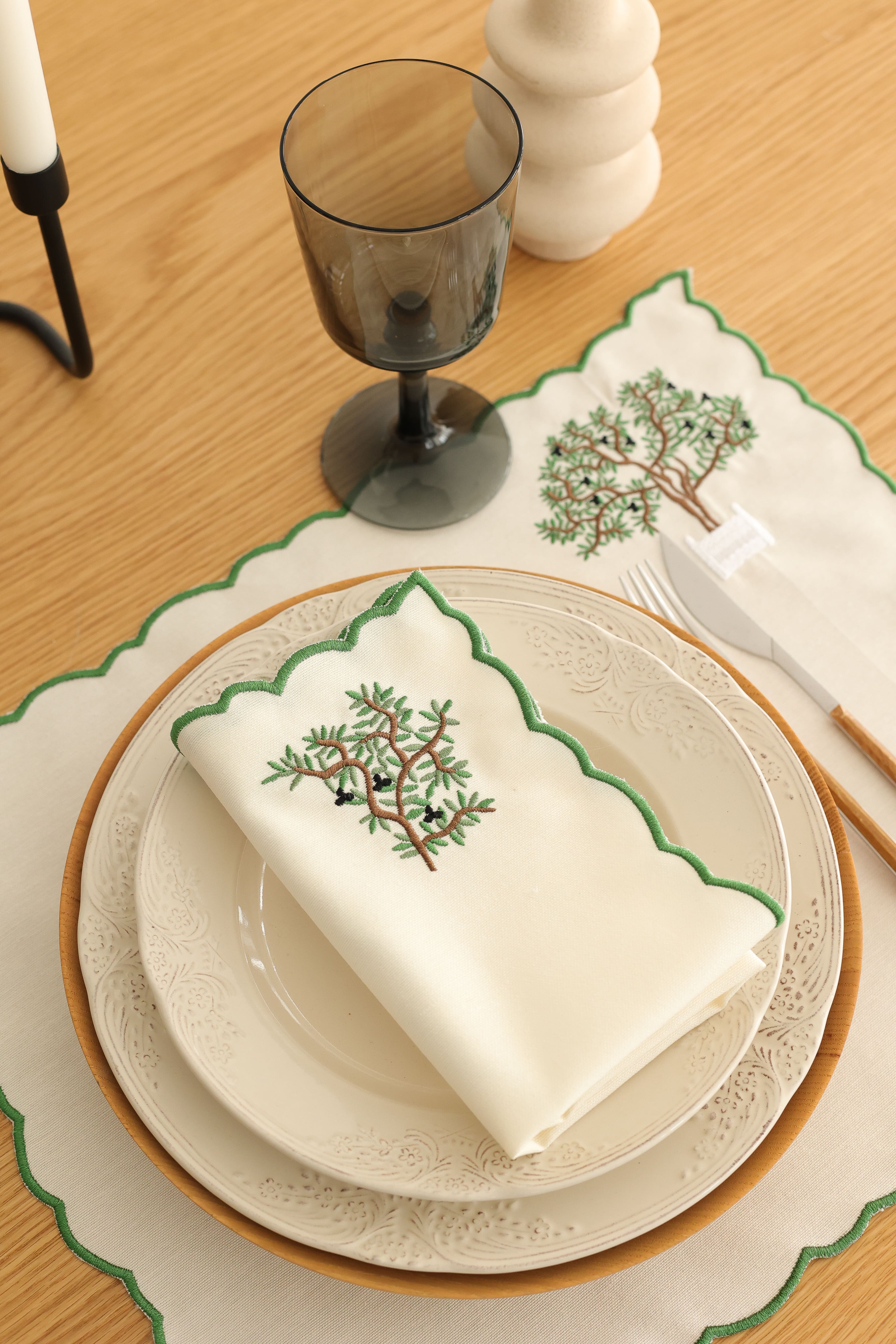 Km Home Collection-2'li Set Zeytin Ağacı İşlemeli Pamuk Peçete-Sunum Aksesuarları-4-Milagron.com