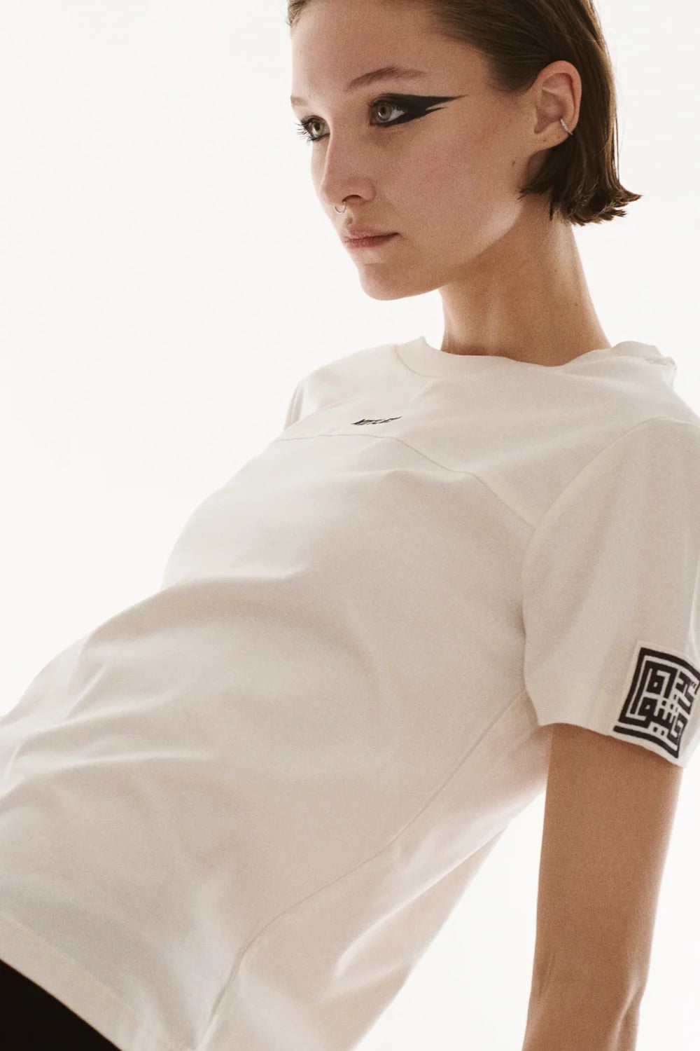 Kntlgy-Beyaz Piliseli T-Shirt-T-Shirts-5-Milagron.com