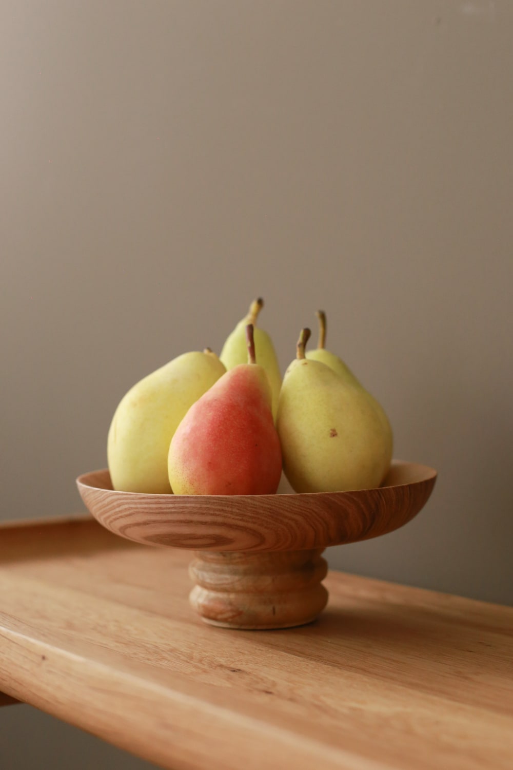 Kos Living-Ayaklı Ahşap Sunum Tabağı Natural-Sunum Aksesuarları-1-Milagron.com