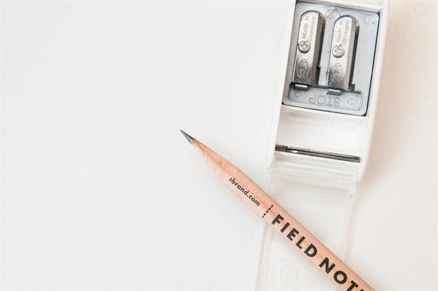 Kum X Blackwing Limited Edition Two-Step Long Point Kalemtraş Oval Beyaz
