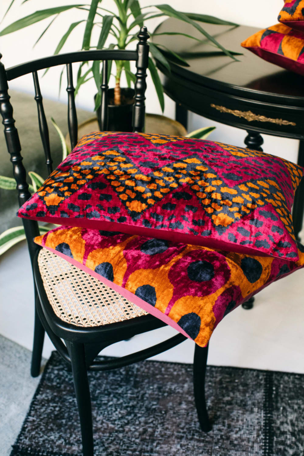 La Casa Antica-İpek Kadife İkat Yastık Kılıfı (50x50cm)-Yastık Kılıfı-3-Milagron.com