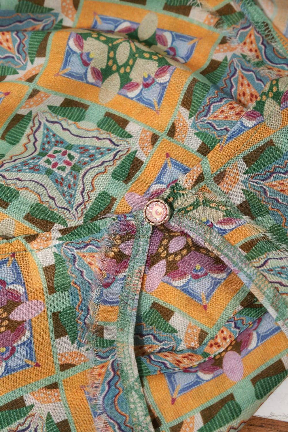 Le-Monade Dreams-Girlfriend Geometrik Desenli Sırt Detaylı Bluz-Bluz-3-Milagron.com