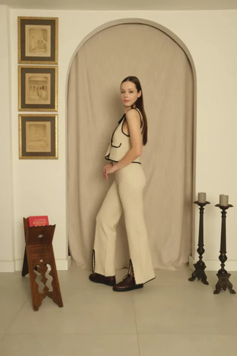 Le-Monade Dreams-Triko Ekru Siyah Sıçandiş Nakışlı Yelek-Yelek-4-Milagron.com