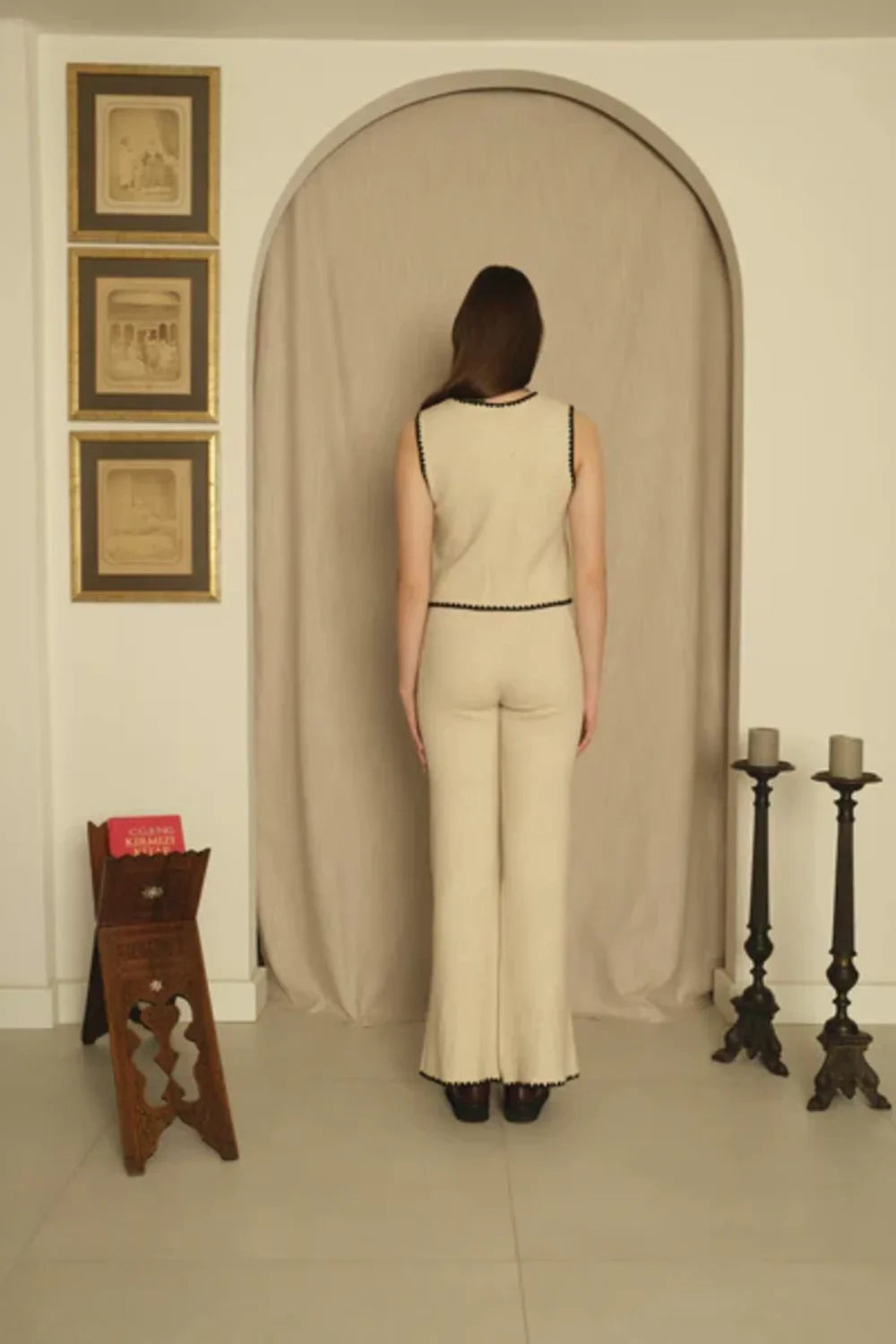 Le-Monade Dreams-Triko Ekru Siyah Sıçandiş Nakışlı Yelek-Yelek-5-Milagron.com