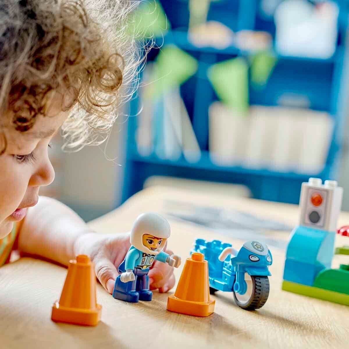 10471 Lego Duplo Mavi Polis Motosikleti 11 Parça +2 Yaş