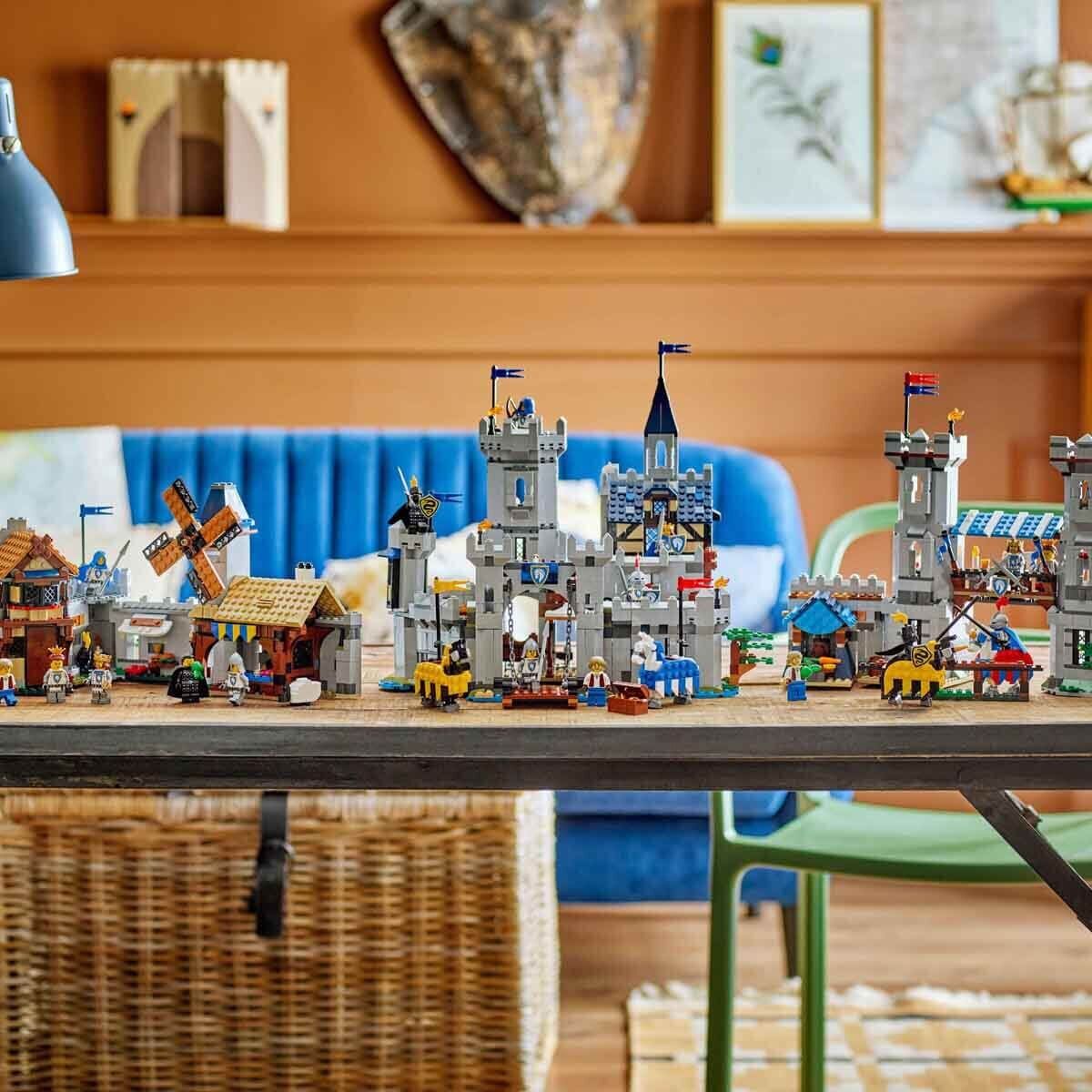 31168 Lego Creator 3In1 - Orta Çağ Atlı Şövalye Kalesi 1371 Parça +9 Yaş