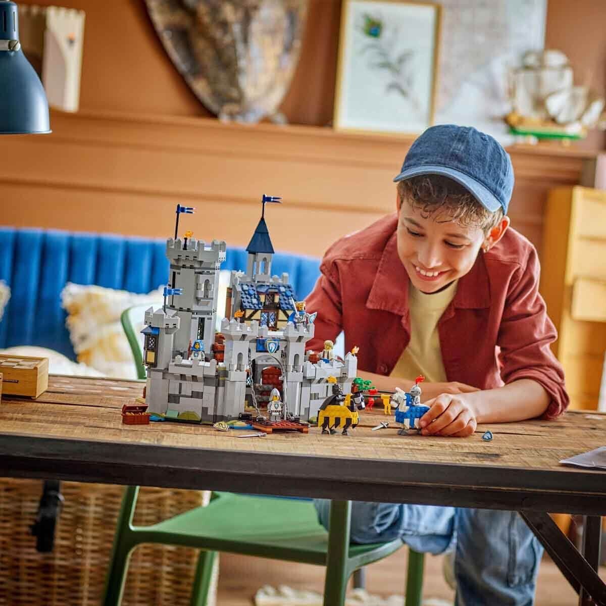 31168 Lego Creator 3In1 - Orta Çağ Atlı Şövalye Kalesi 1371 Parça +9 Yaş