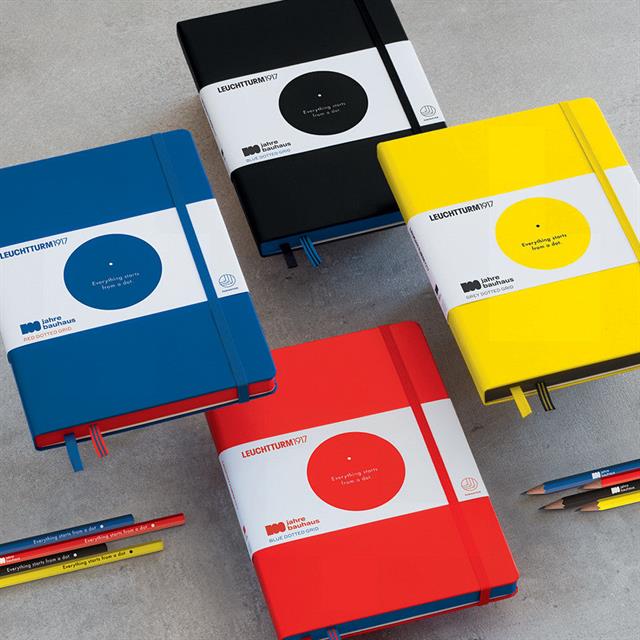 Leuchtturm 1917-Leuchtturm1917 Bauhaus Serisi Not Defteri, Orta Boy (A5), Sert Kapak, 251 Sayfa Kırmızı Noktalı Defter Royal Blue 359618-Noktalı-4-Milagron.com