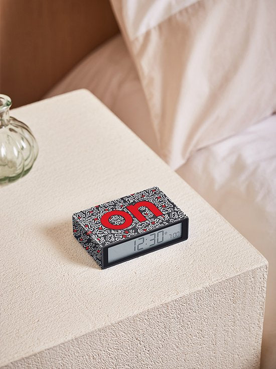 Lexon-Flip + Alarm Saat X Keith Haring Love-Alarm Saatler-2-Milagron.com