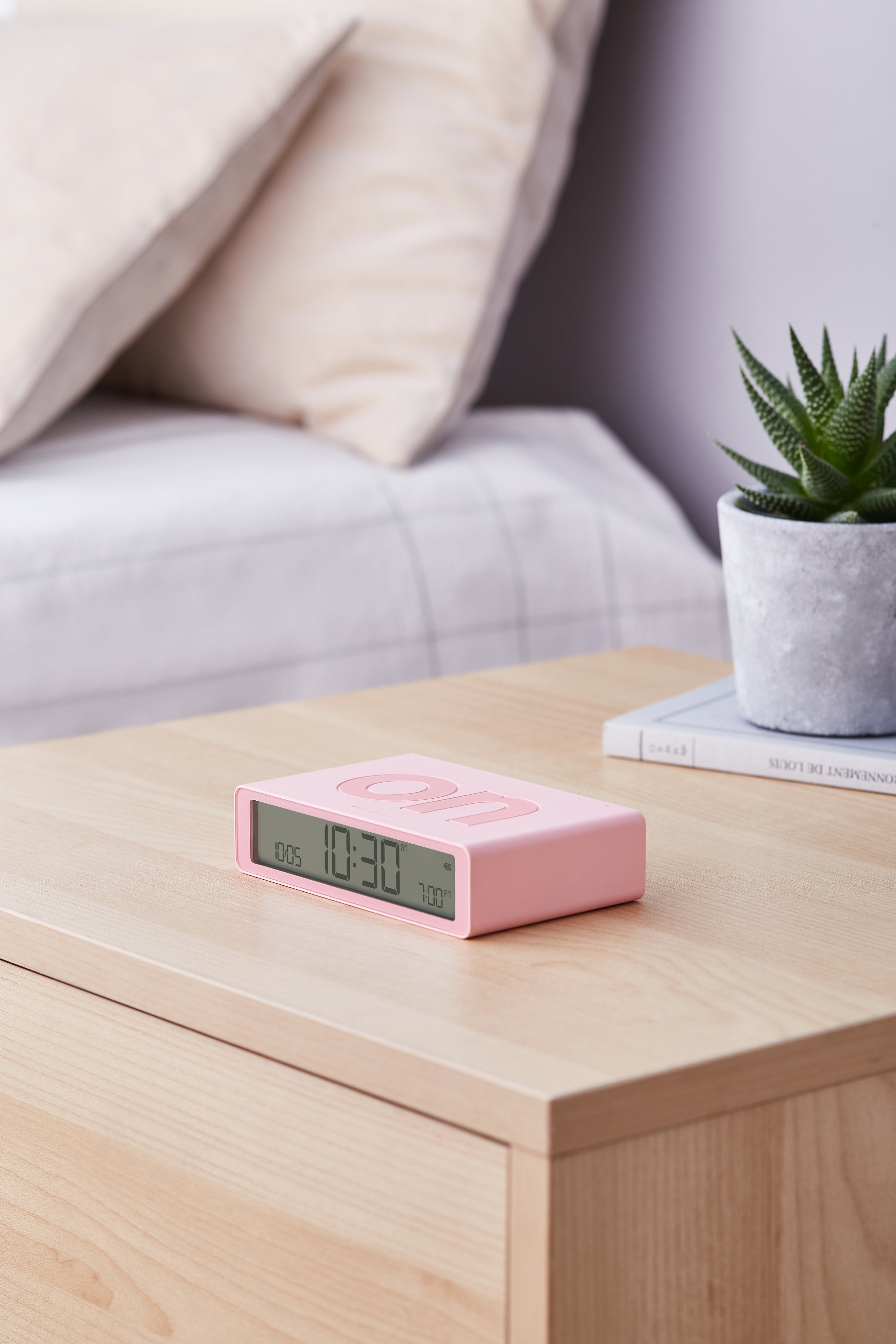 Lexon-Lexon Flip Klasik Şarj Edilebilir Alarm Saat Pembe-Alarm Saatler-6-Milagron.com