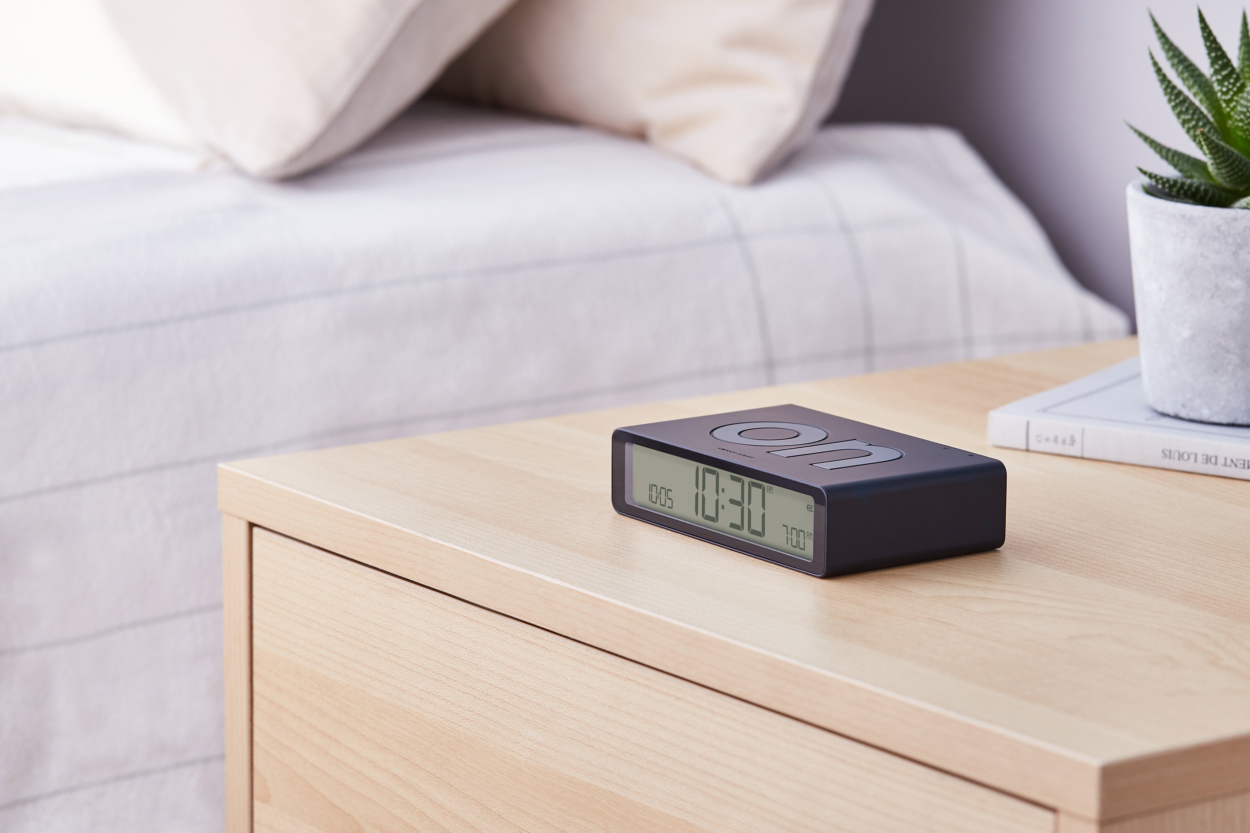 Lexon-Lexon Flip Klasik Şarj Edilebilir Alarm Saat Siyah-Alarm Saatler-6-Milagron.com