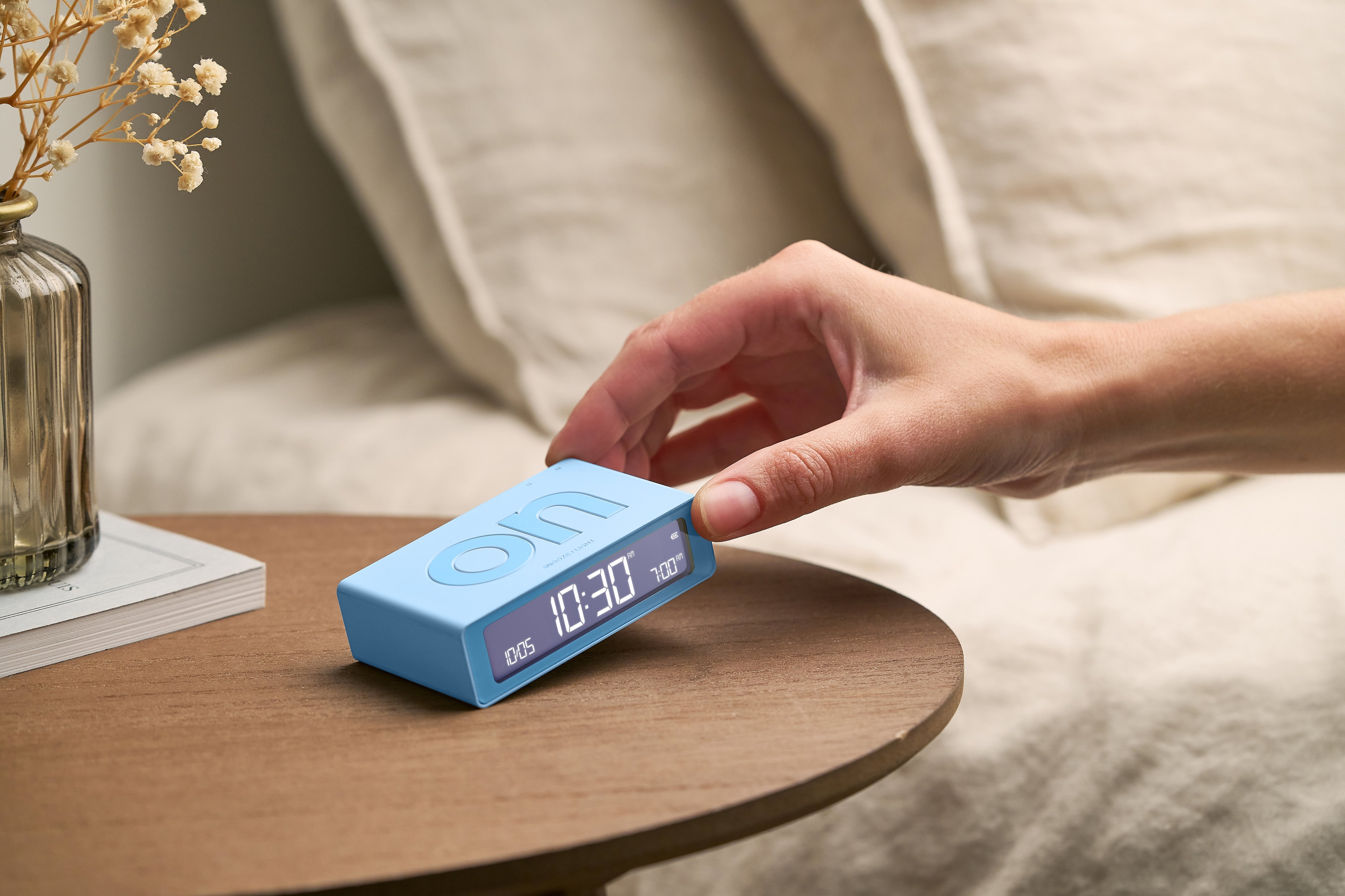 Lexon-Lexon Flip Mini Şarj Edilebilir Alarm Saat Açık Mavi-Alarm Saatler-6-Milagron.com