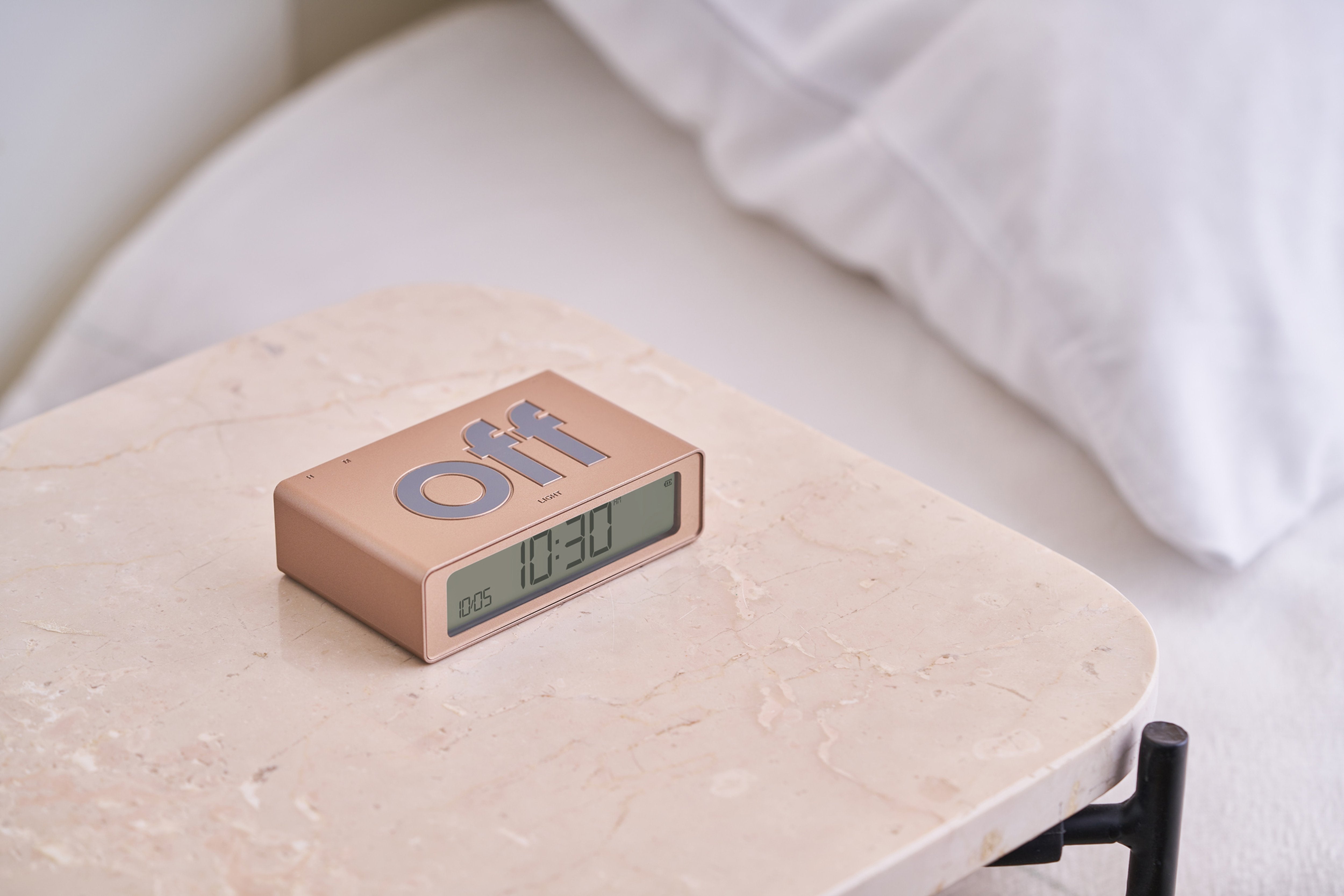 Lexon-Lexon Flip Mini Şarj Edilebilir Alarm Saat Dore-Alarm Saatler-6-Milagron.com