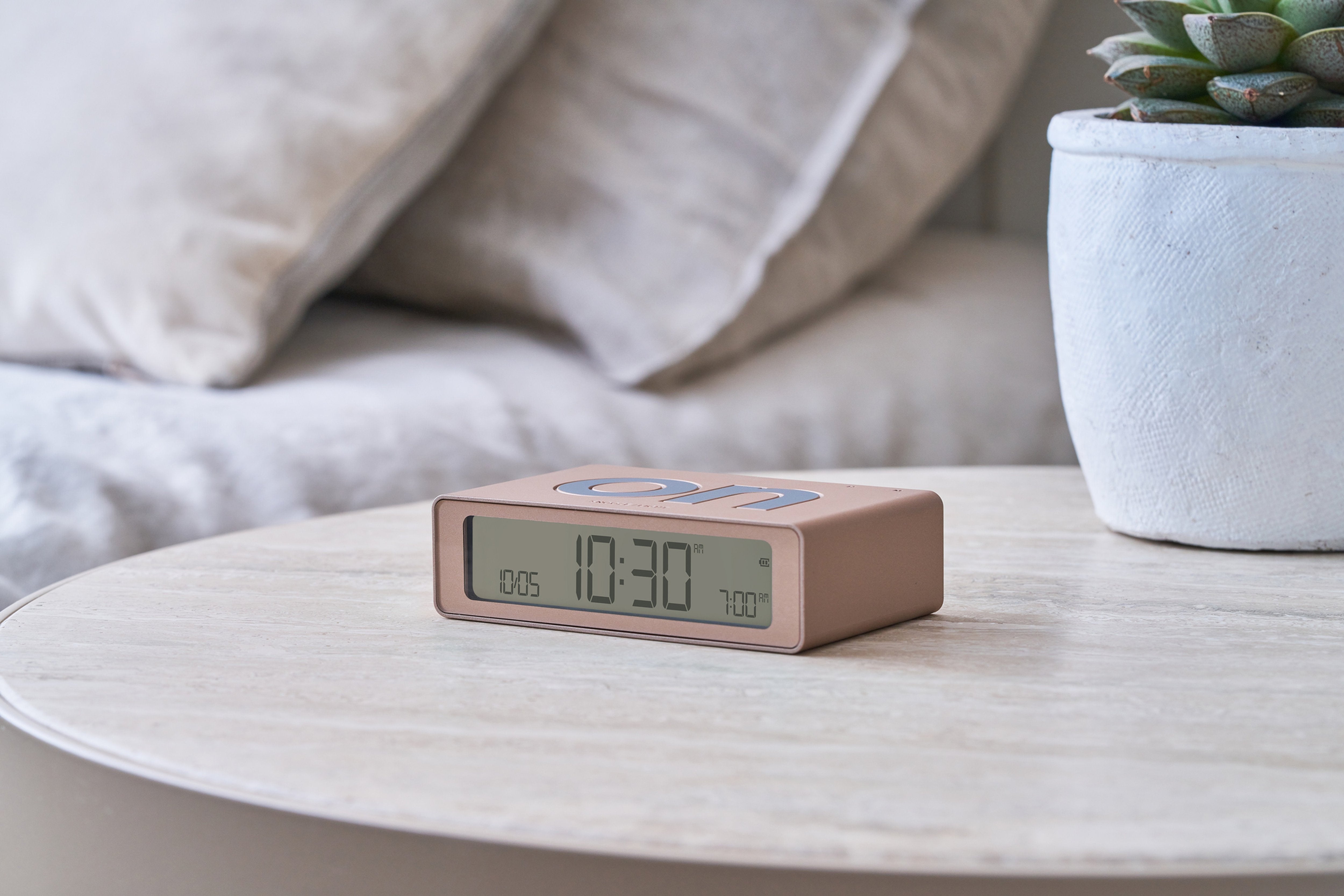 Lexon-Lexon Flip Mini Şarj Edilebilir Alarm Saat Dore-Alarm Saatler-8-Milagron.com
