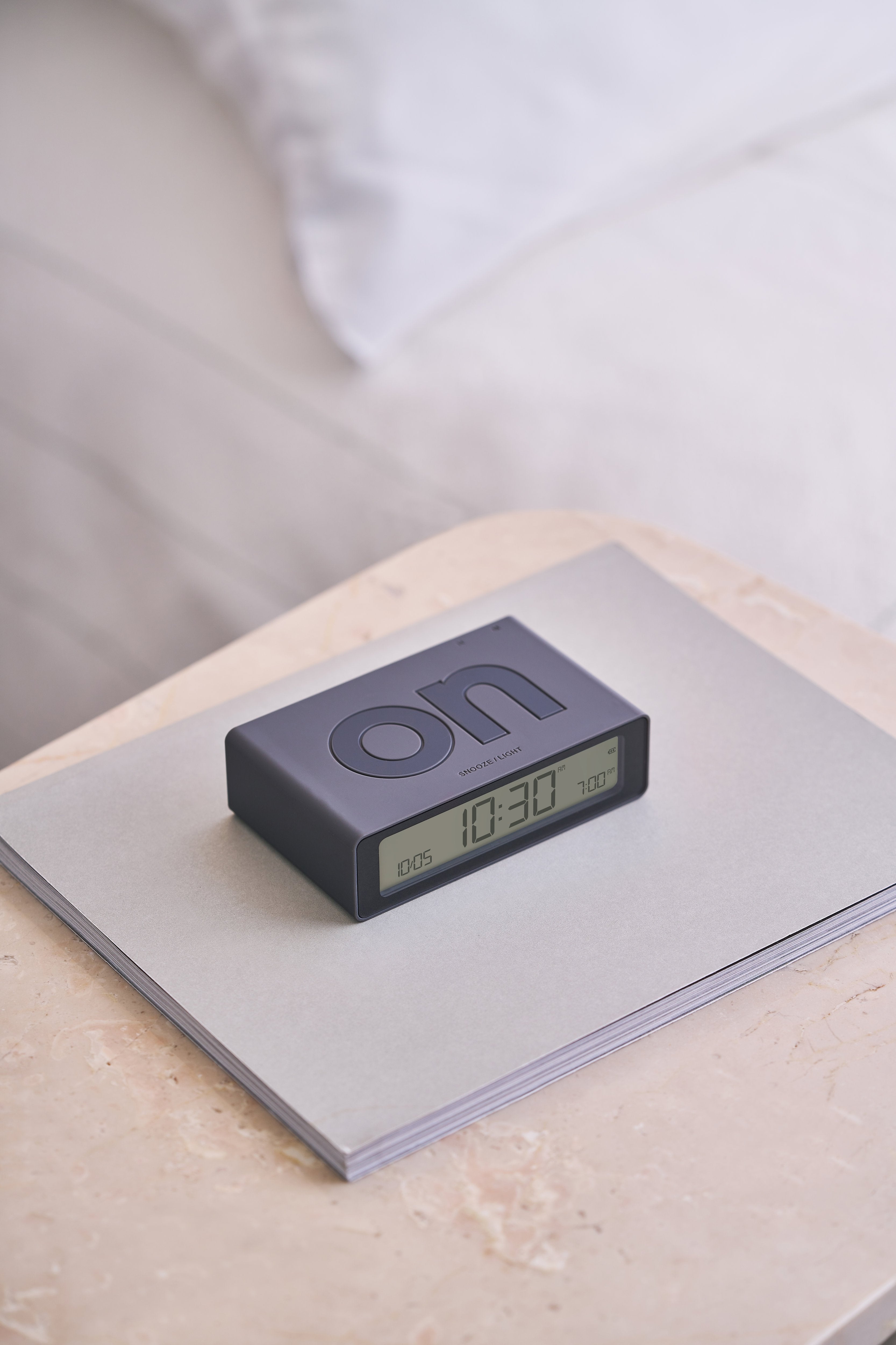 Lexon-Lexon Flip Mini Şarj Edilebilir Alarm Saat Koyu Gri-Alarm Saatler-5-Milagron.com