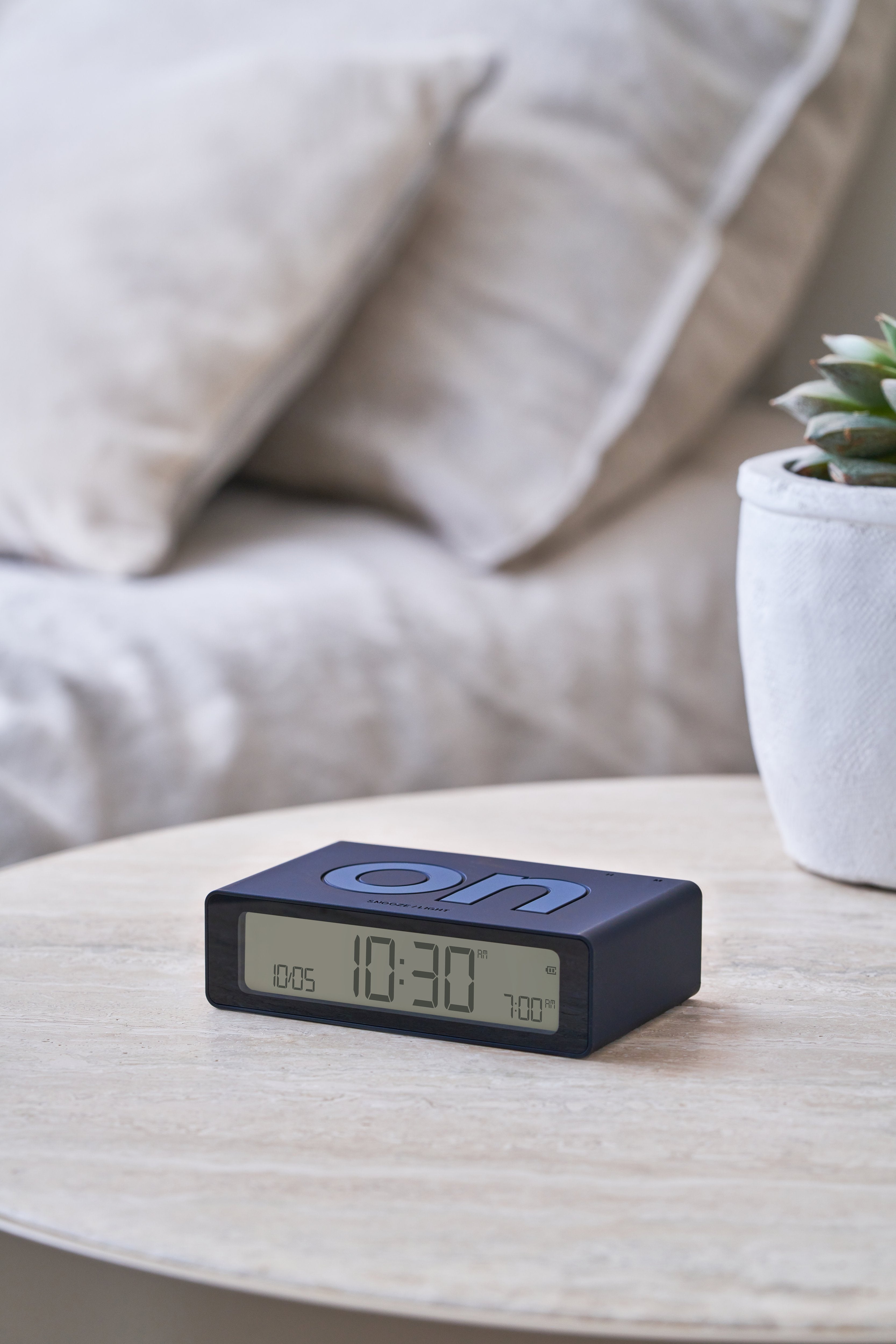 Lexon-Lexon Flip Mini Şarj Edilebilir Alarm Saat Siyah-Alarm Saatler-5-Milagron.com