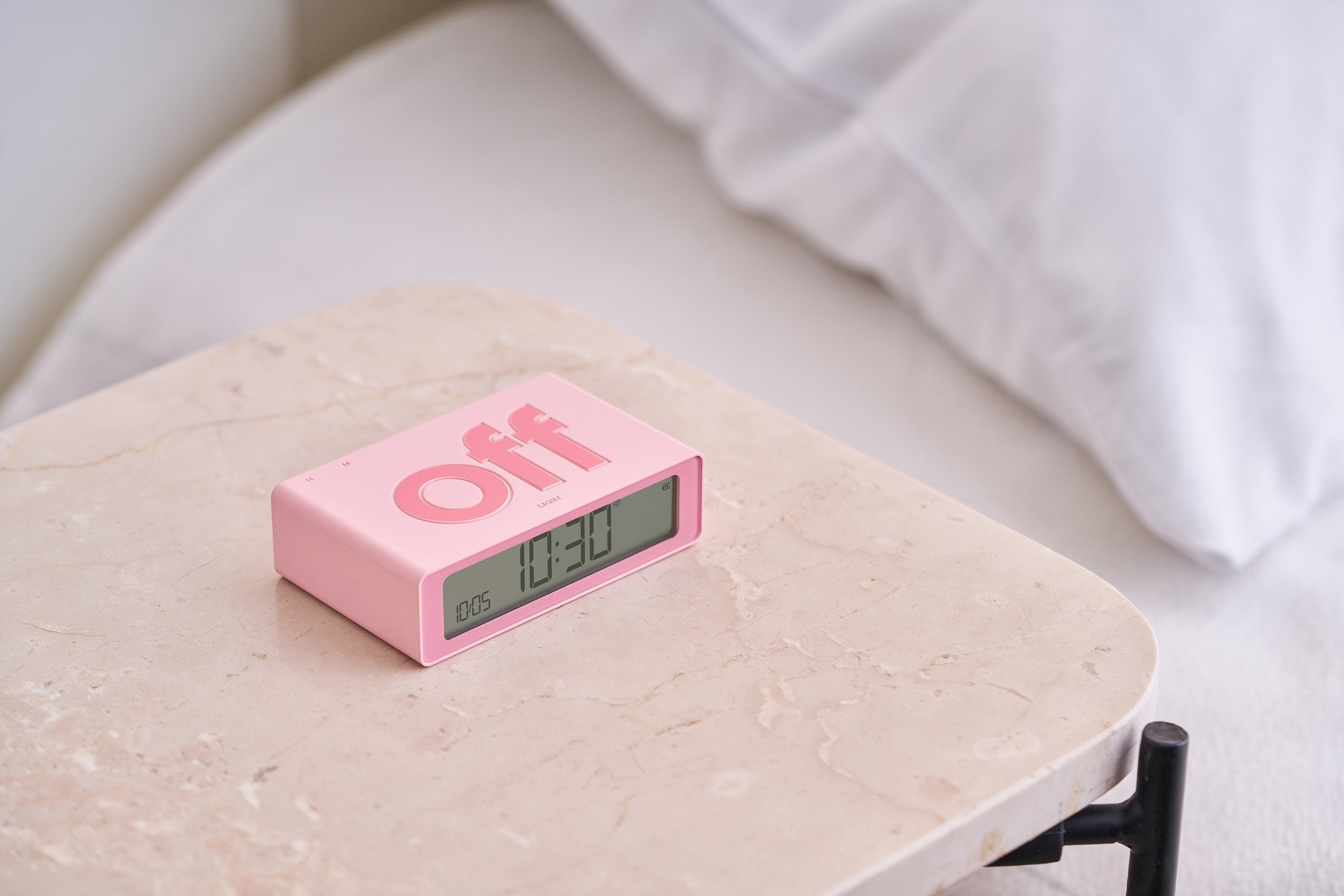 Lexon-Flip Mini şarj Edilebilir Alarm Saat Pembe-Alarm Saatler-4-Milagron.com