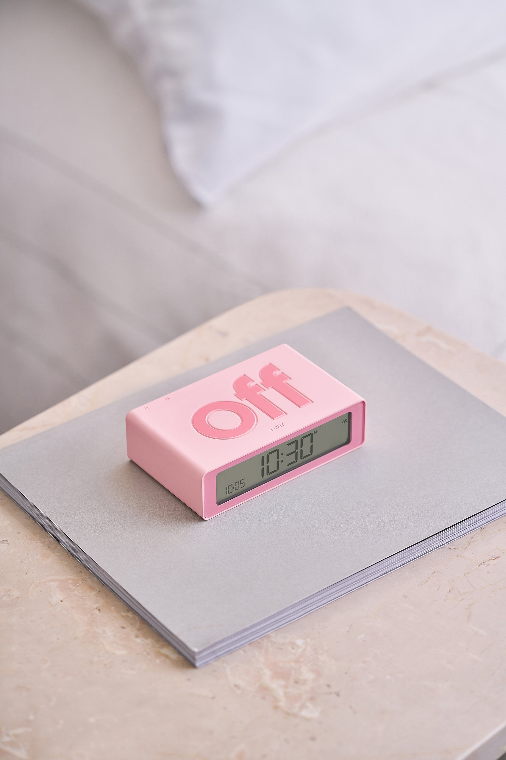 Lexon-Flip Mini şarj Edilebilir Alarm Saat Pembe-Alarm Saatler-5-Milagron.com