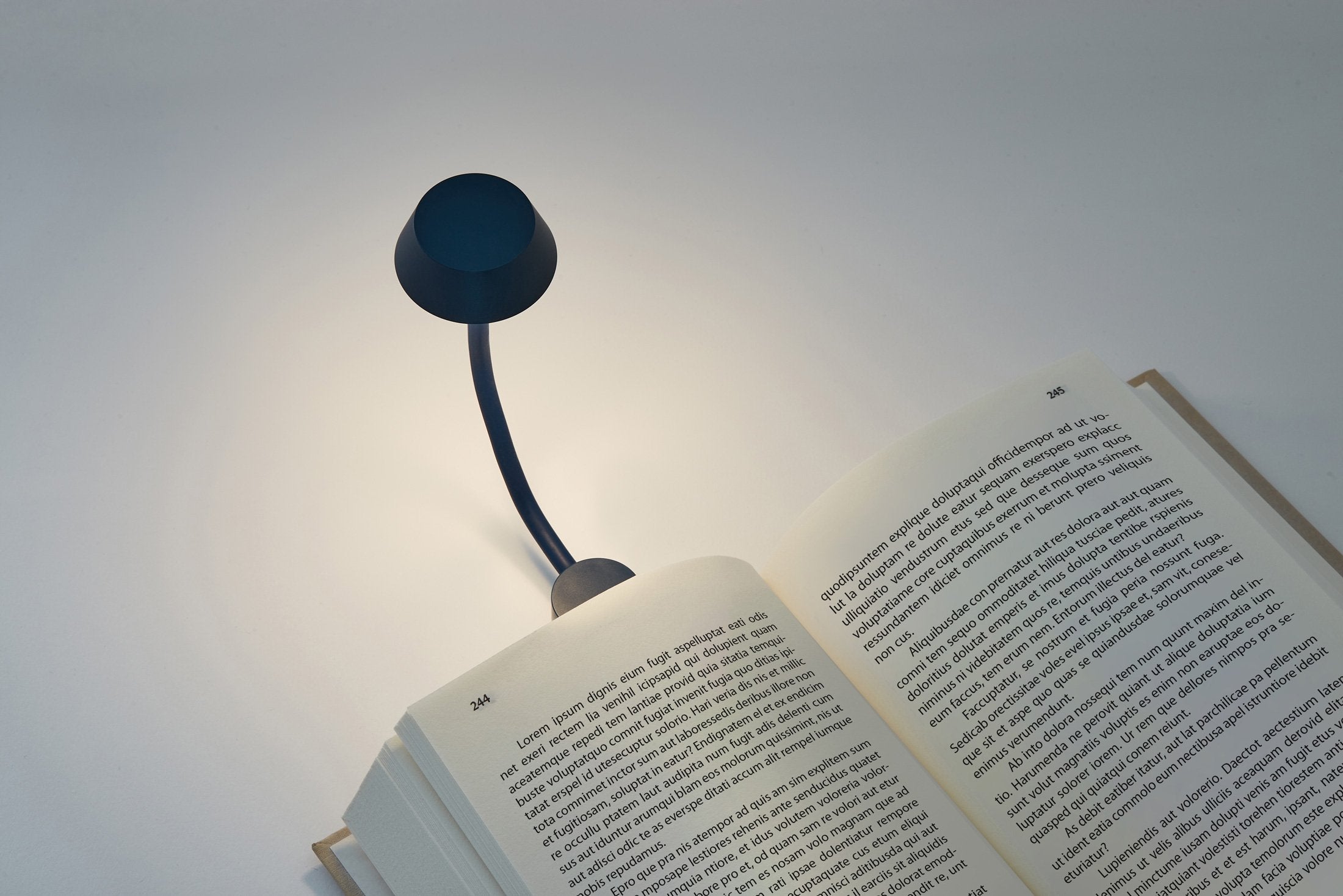 Lexon-Mimi Esnek Okuma Lambası Lacivert-Taşınabilir Lamba-4-Milagron.com