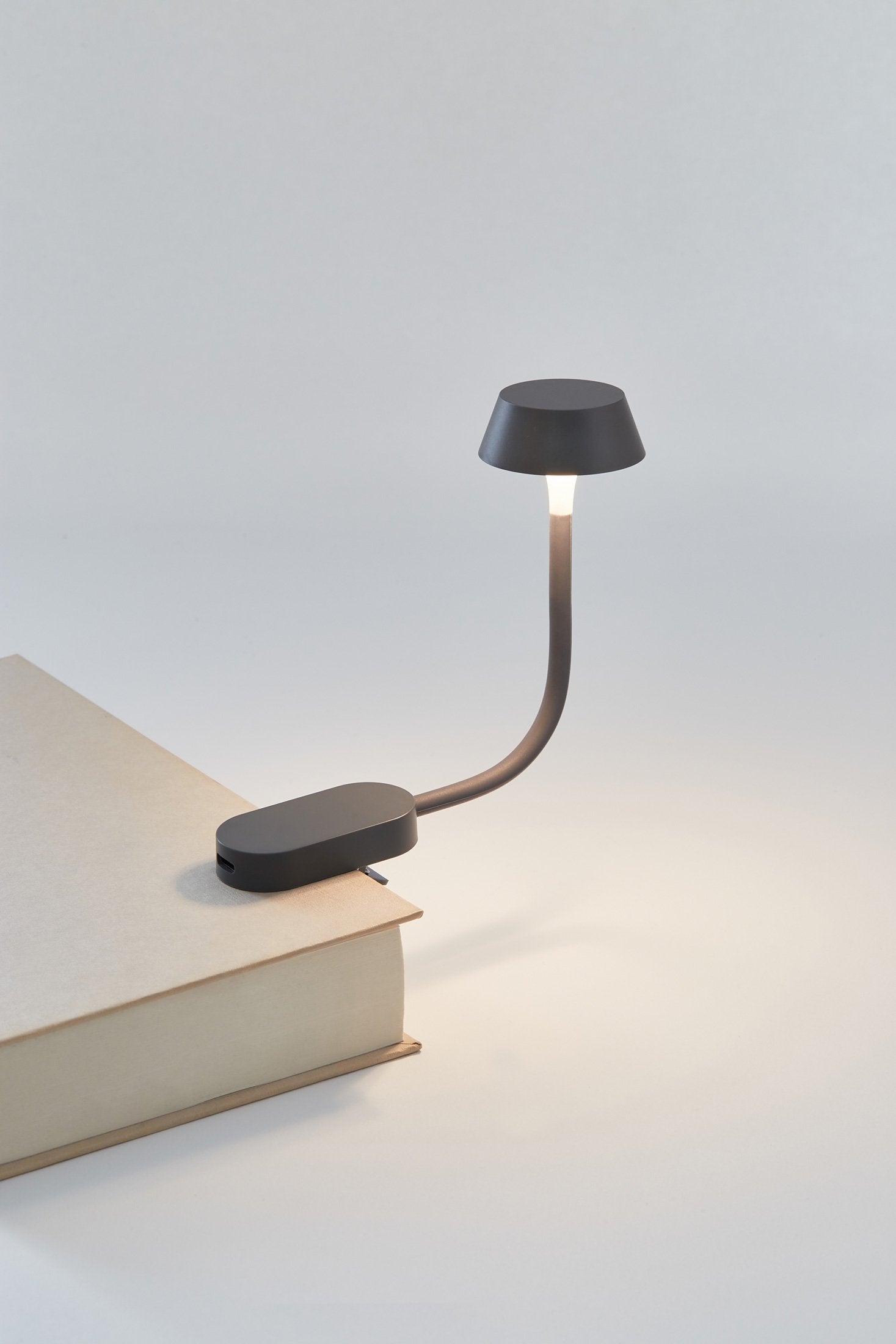 Lexon-Mimi Esnek Okuma Lambası Metalik Gri-Taşınabilir Lamba-6-Milagron.com