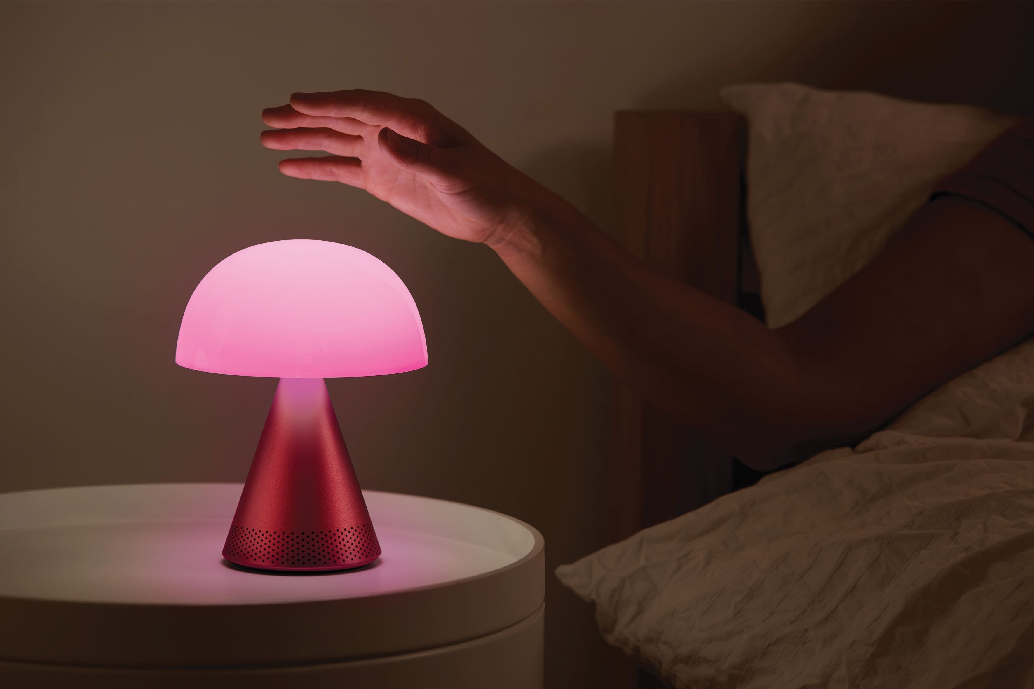 Lexon-Mina L Led Lamba Ve Bluetooth Hoparlör Koyu Kırmızı-Aydınlatmalar-9-Milagron.com