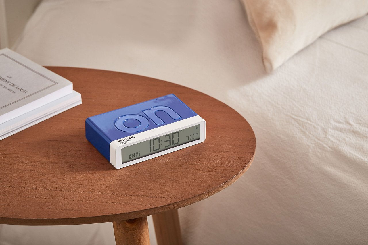 Lexon-X Pantone Flip Klasik şarj Edilebilir Alarm Saat Mavi-Alarm Saatler-2-Milagron.com