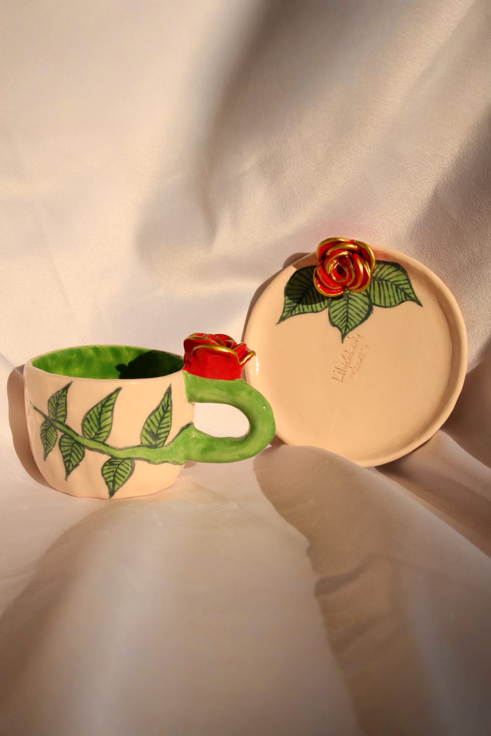 Lily & Loly Ceramics-Altın Detaylı Gül Çiçek Kulplu Yeşil Yaprak Çizimli 2'li Türk Kahvesi Seti- Gül Kulplu El Yapımı Seramik Fincanlar-Bardak-11-Milagron.com