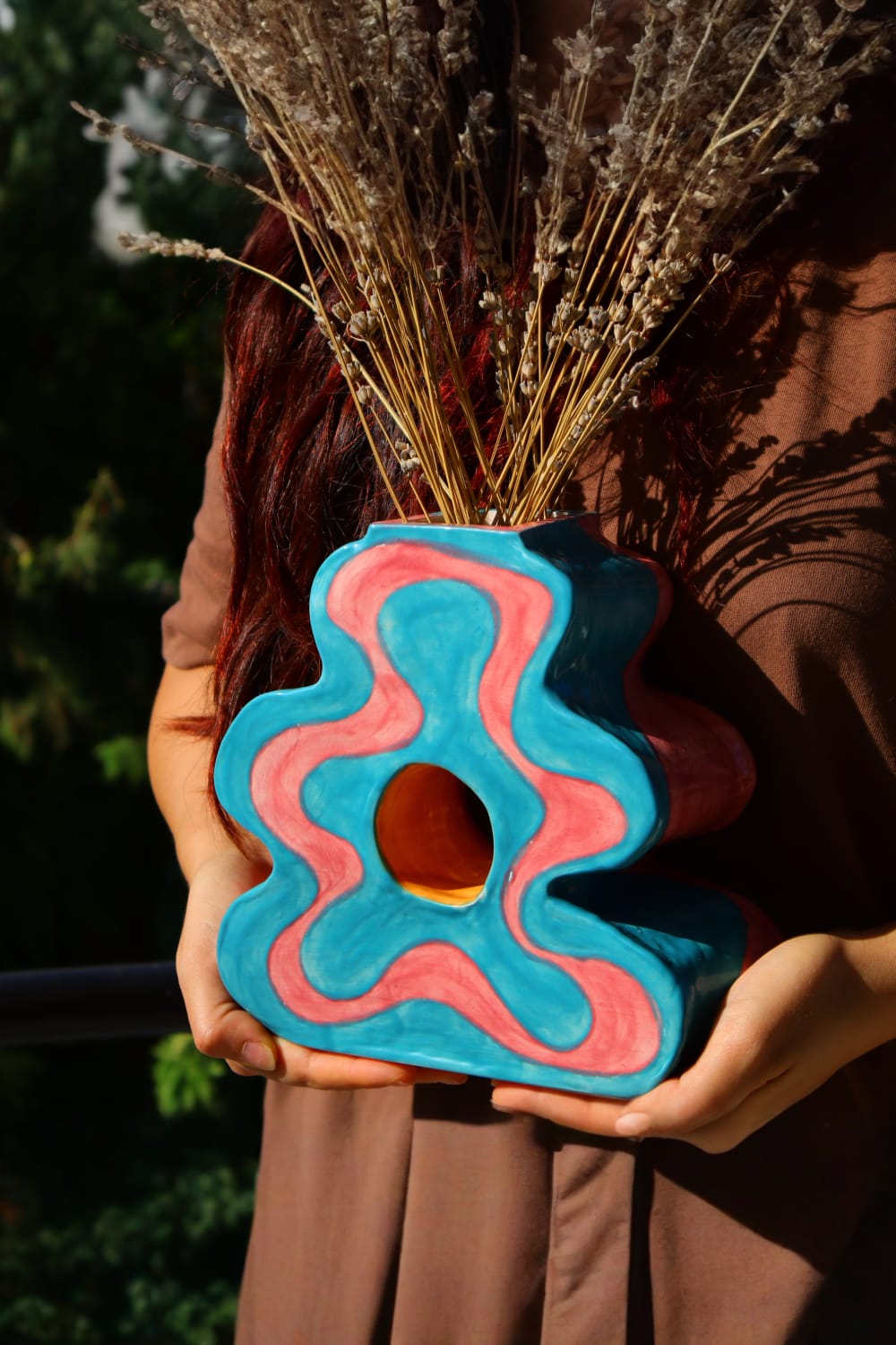 Lily & Loly Ceramics-Dekoratif Modern Pembe Mavi Eğlenceli Hediyelik El Yapımı Seramik Vazo 19cm Yükseklik-Vazo-7-Milagron.com