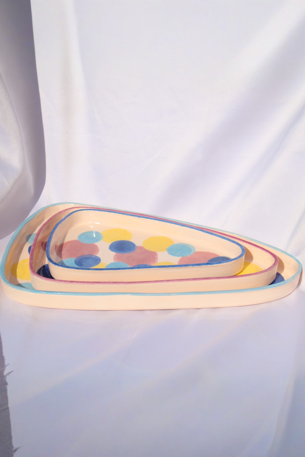 Lily & Loly Ceramics-Rengarenk Puantiyeli Modern El Yapımı Seramik 3'lü Set El Yapımı Eğlenceli Servis Ve Pasta Tabakları-Tabak & Kase-5-Milagron.com