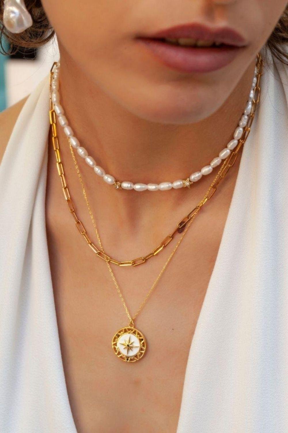 Linya Jewellery-Beyaz Mineli Kutup Yıldızı Madalyon-Kolye-2-Milagron.com