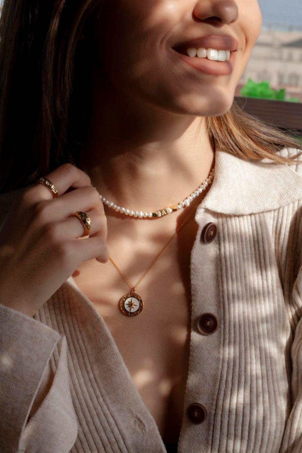 Linya Jewellery-Beyaz Mineli Kutup Yıldızı Madalyon-Kolye-3-Milagron.com