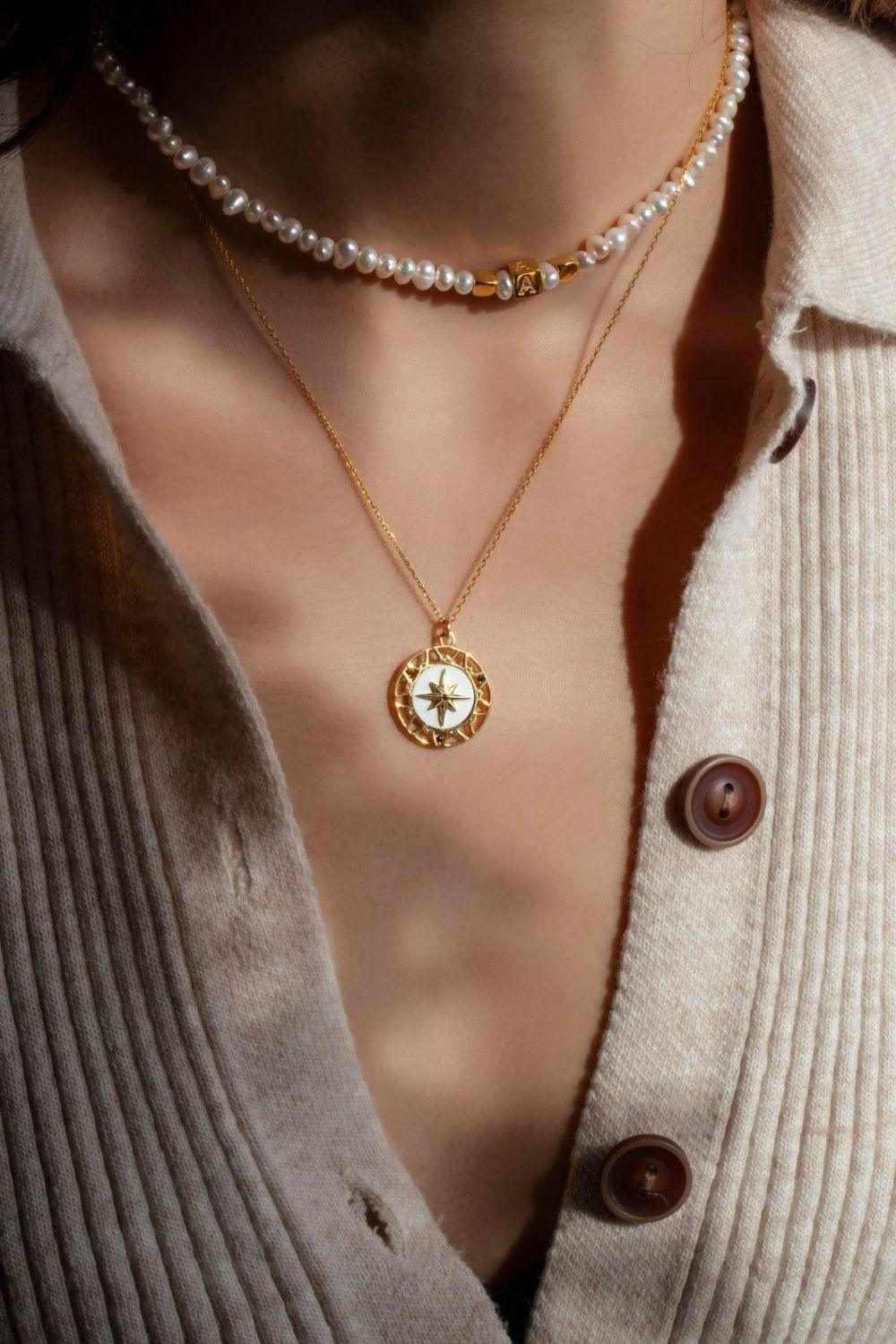 Linya Jewellery-Beyaz Mineli Kutup Yıldızı Madalyon-Kolye-4-Milagron.com