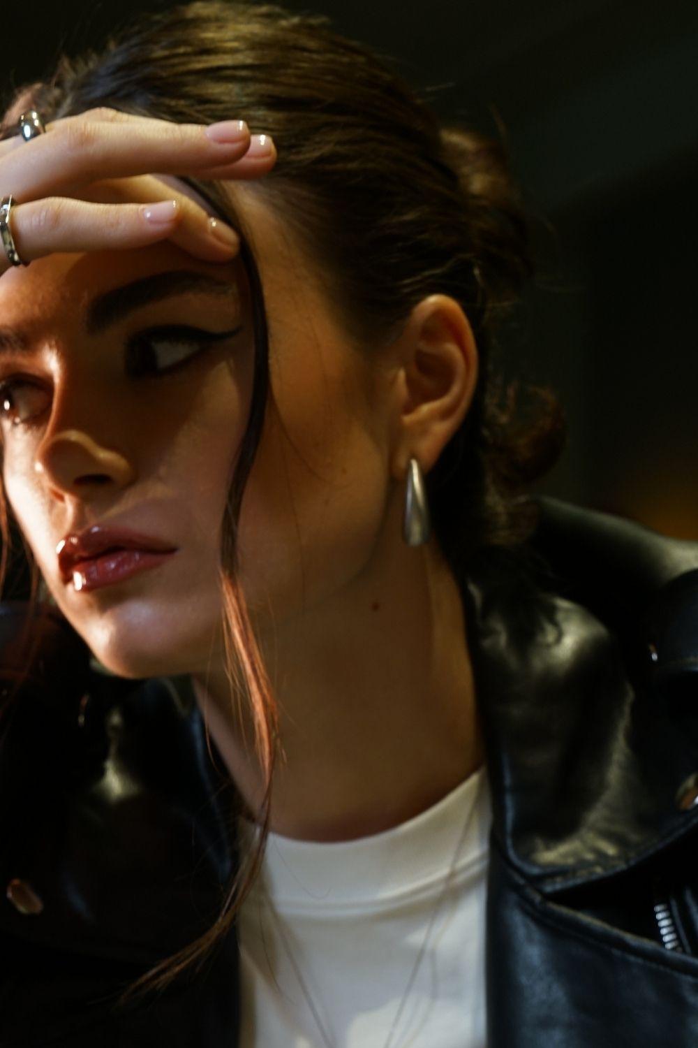 Linya Jewellery-Bony Bombeli Mat Gümüş Halka Küpe-Küpe-2-Milagron.com