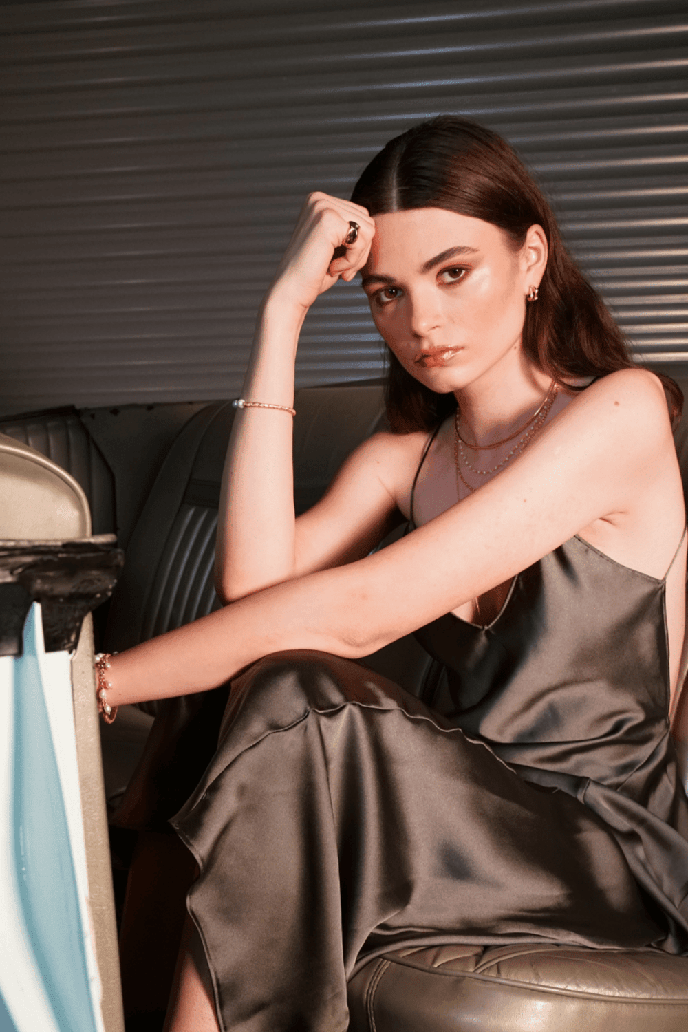 Linya Jewellery-Brey Amorf Mat İncili Kelepçe-Bileklik-3-Milagron.com