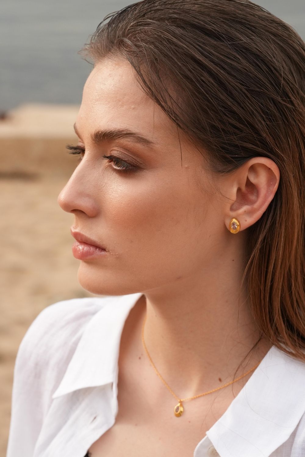 Linya Jewellery-Ella Beyaz Taşlı Pinli Küpe-Küpe-2-Milagron.com