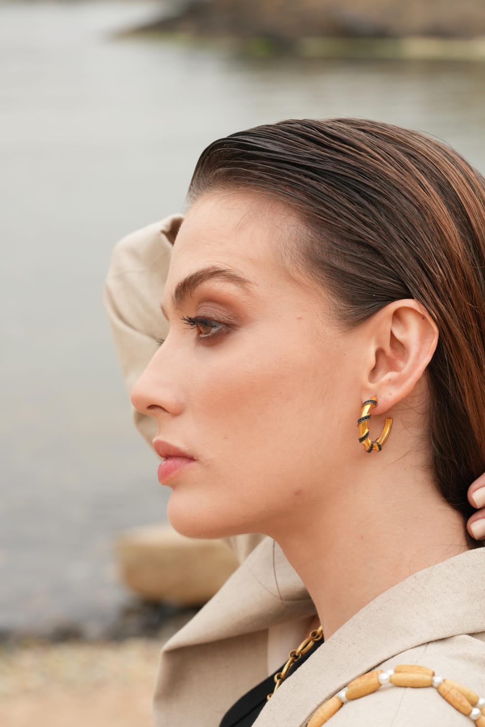 Linya Jewellery-Emily Siyah Taşlı Halka Küpe-Küpe-4-Milagron.com