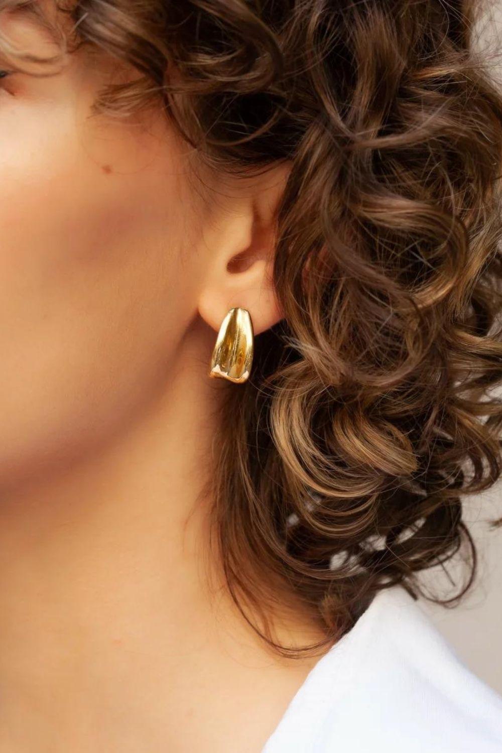 Linya Jewellery-Erica Amorf Halka Küpe Gold-Küpe-2-Milagron.com
