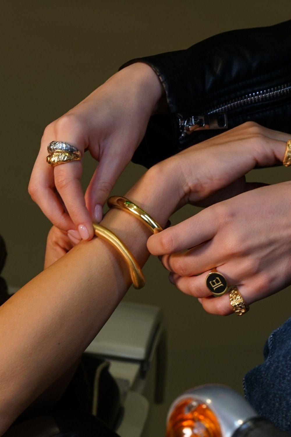 Linya Jewellery-Grel Kalın Asimetrik Mat Gold Bileklik-Bileklik-3-Milagron.com