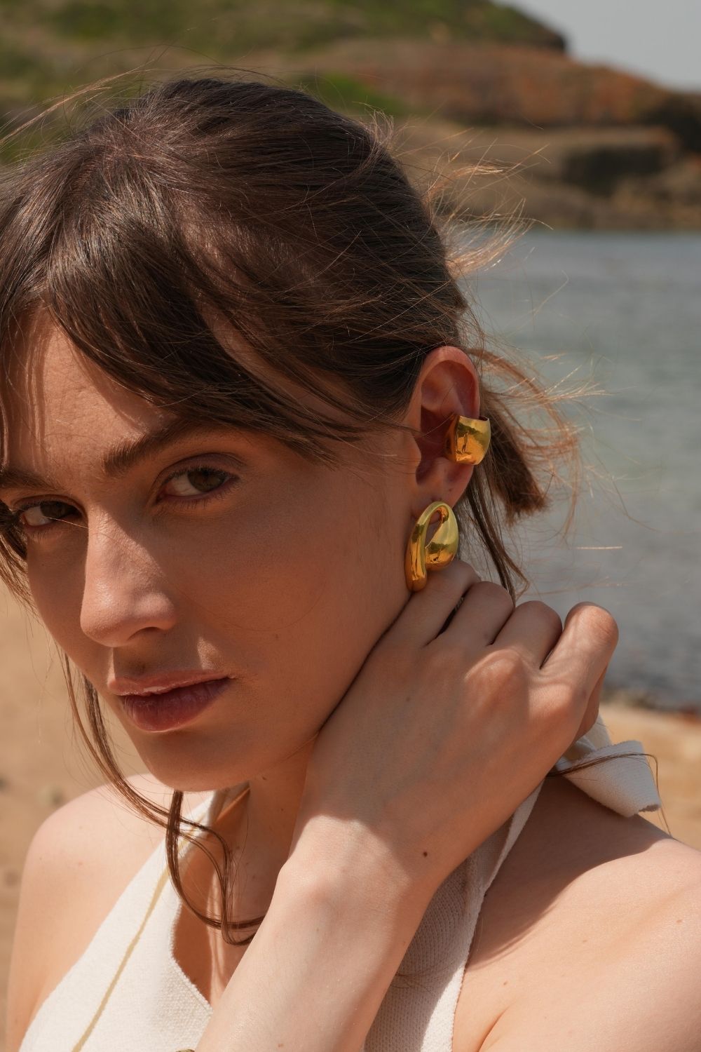 Linya Jewellery-Jeni Büyük Kıkırdak Küpe Gold-Küpe-2-Milagron.com