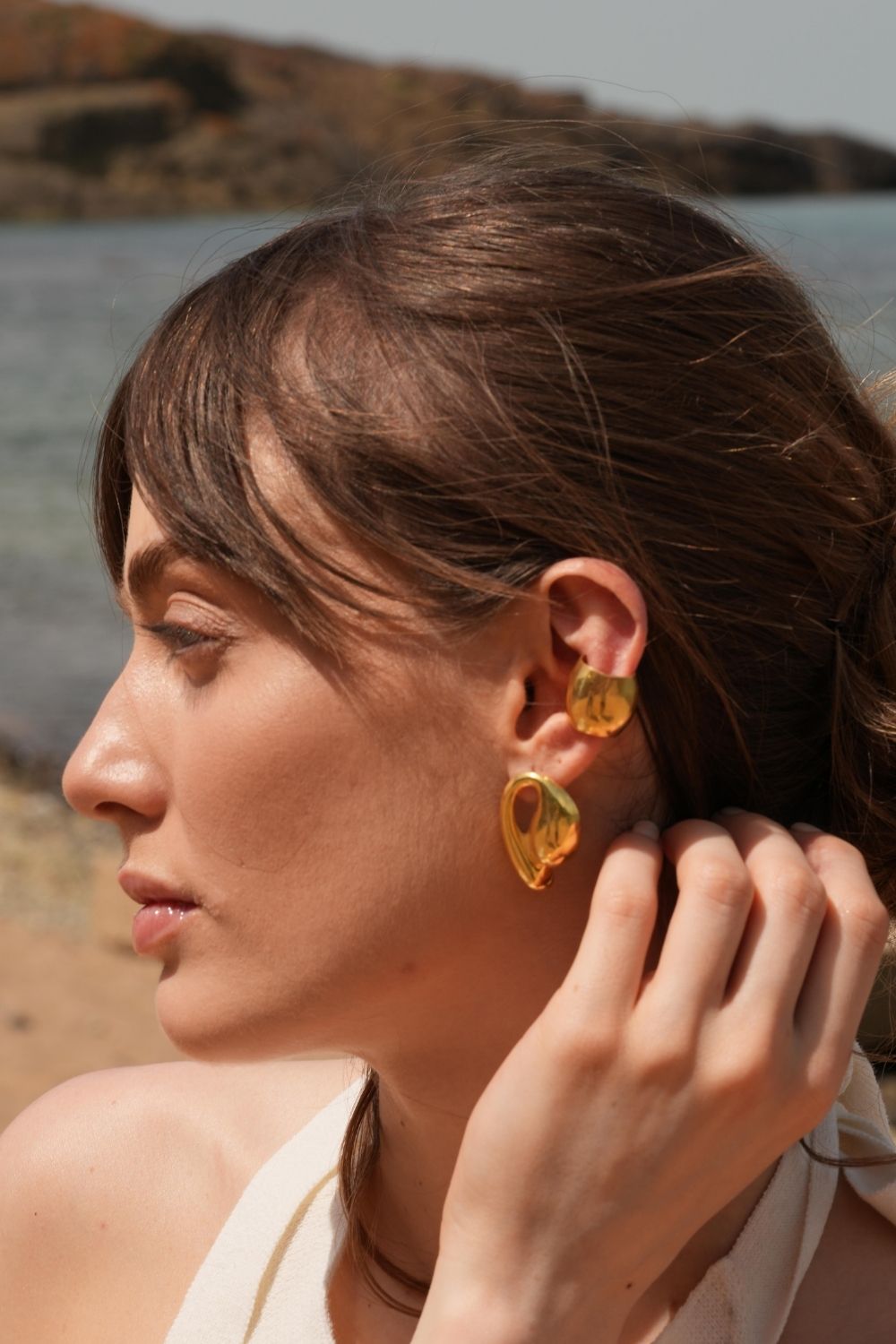 Linya Jewellery-Jeni Büyük Kıkırdak Küpe Gold-Küpe-3-Milagron.com