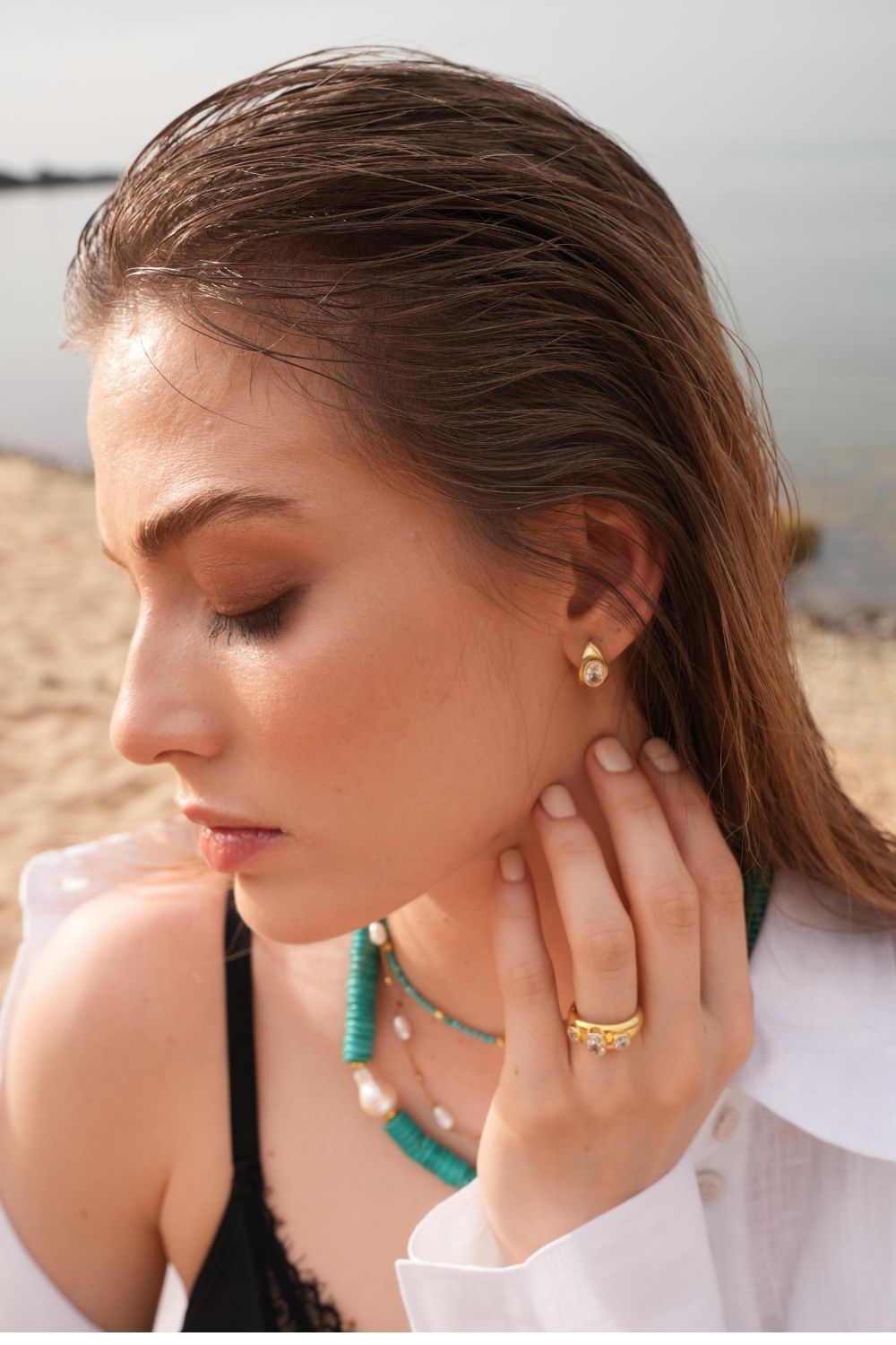 Linya Jewellery-Lina Beyaz Damla Taşlı Küpe-Küpe-2-Milagron.com