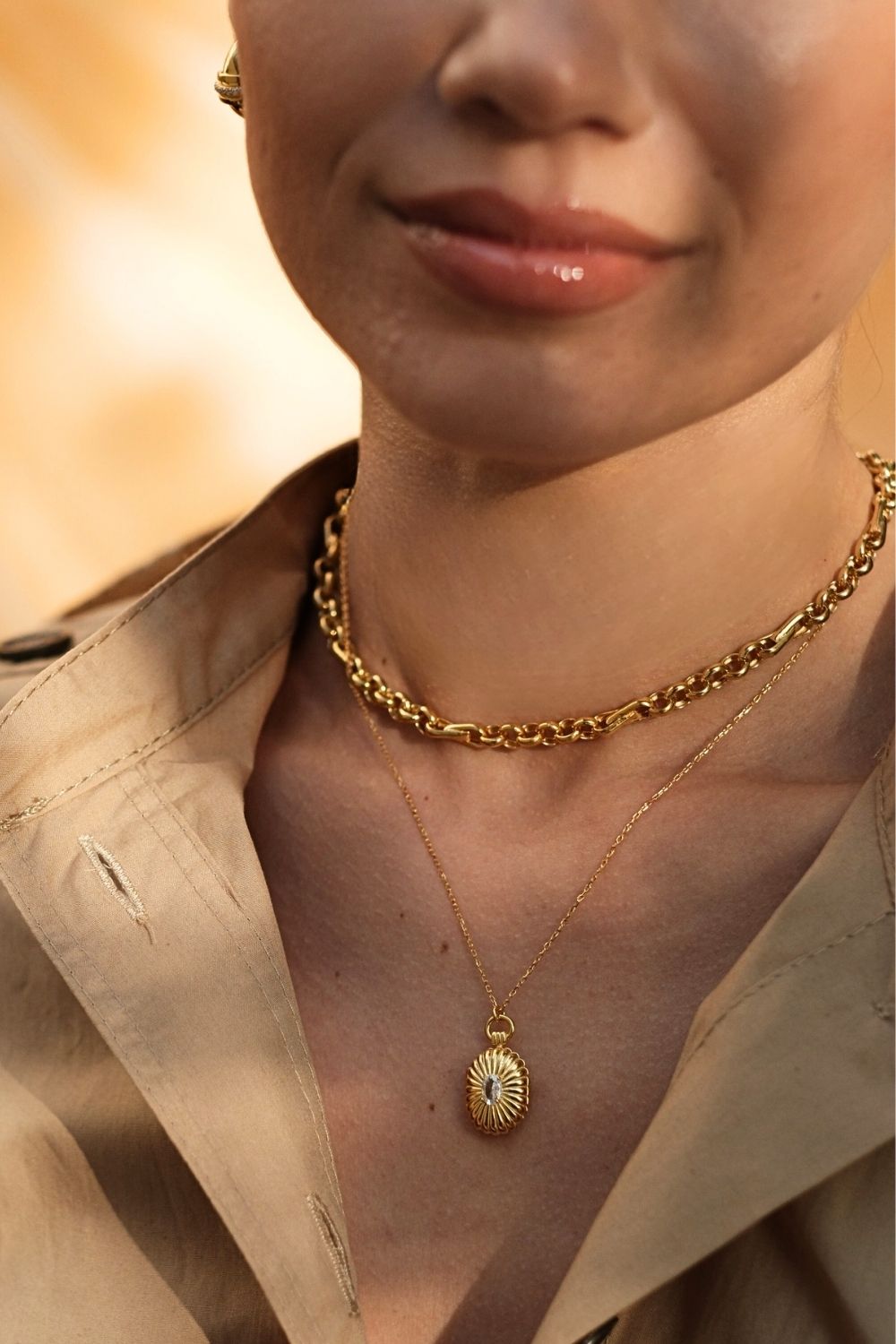 Mini Beyaz TaşLı Kapaklı Madalyon Kolye Gold - 3