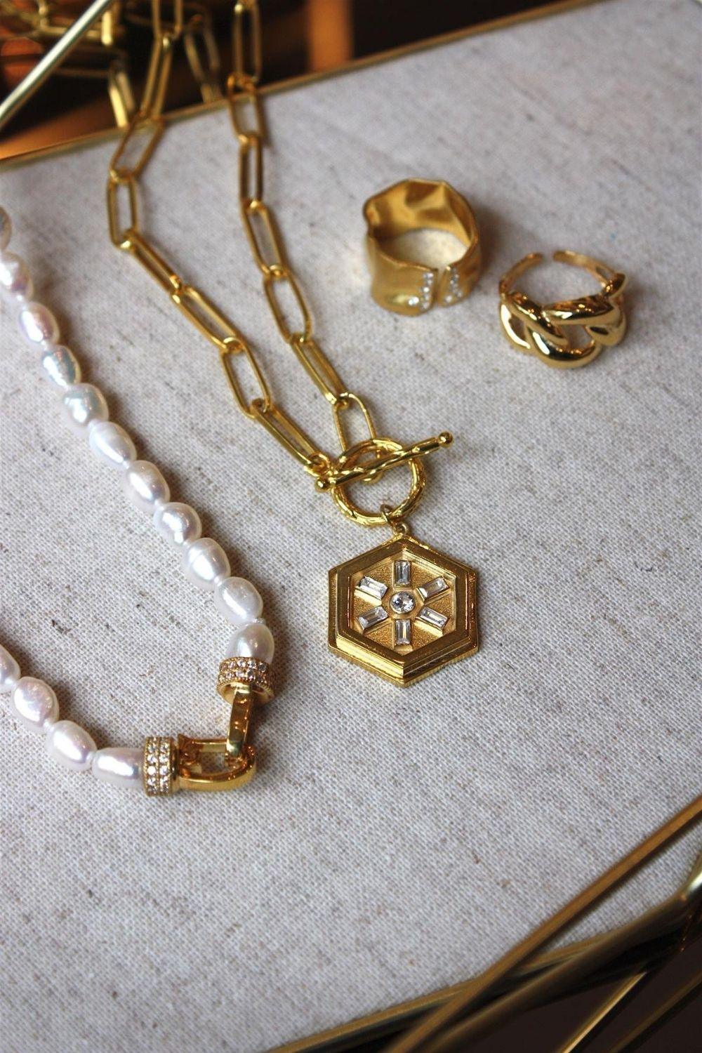 Linya Jewellery-Miyness Baget Madalyon Kolye Gold-Kolye-2-Milagron.com