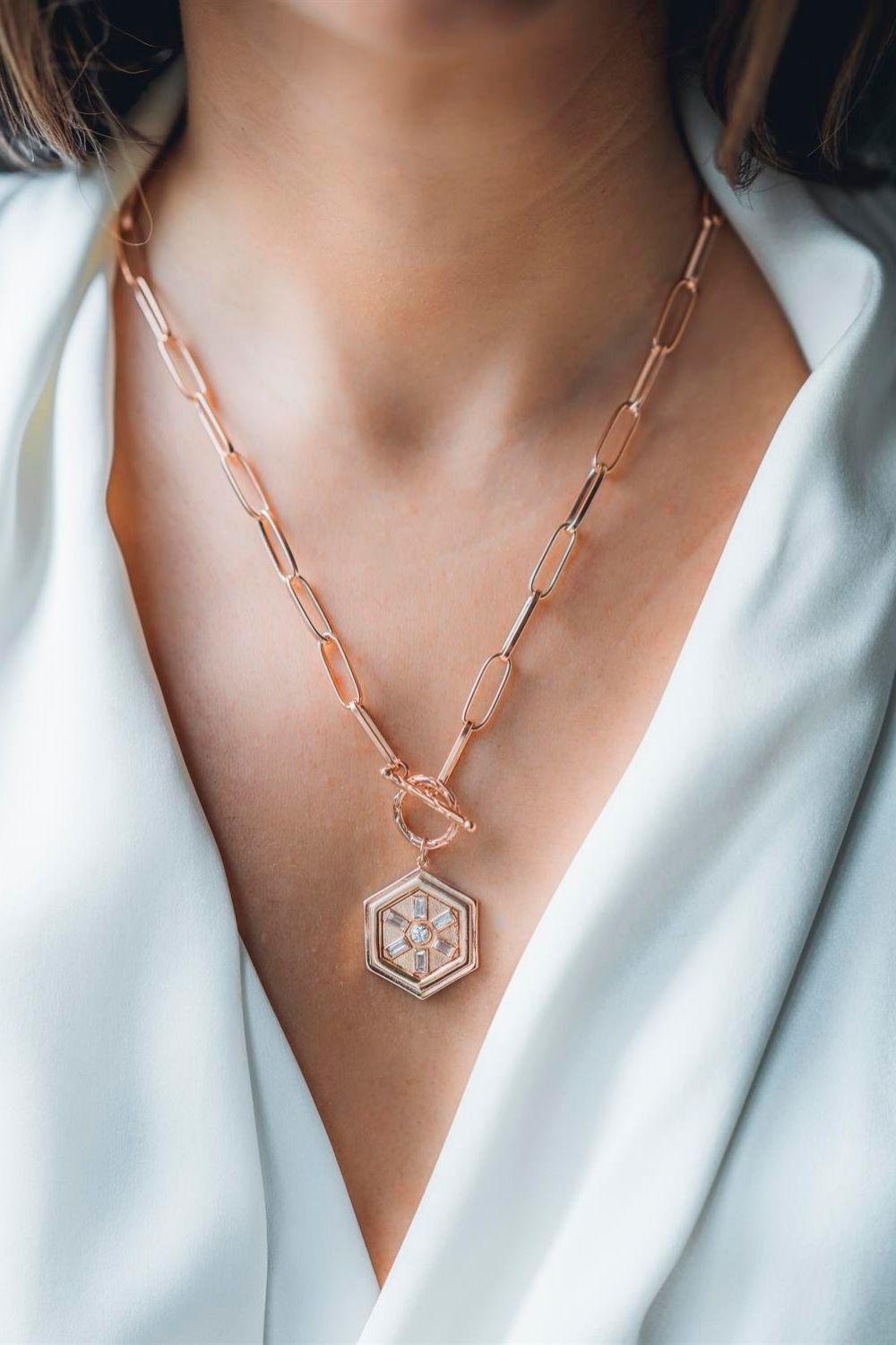Linya Jewellery-Miyness Baget Madalyon Kolye Gold-Kolye-4-Milagron.com
