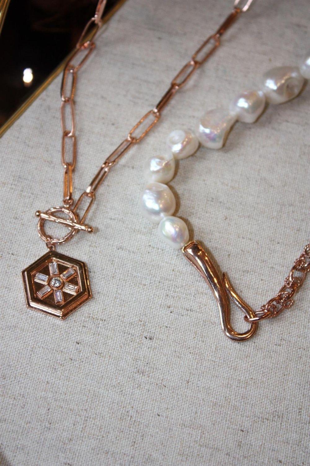Linya Jewellery-Miyness Baget Madalyon Kolye Gold-Kolye-5-Milagron.com