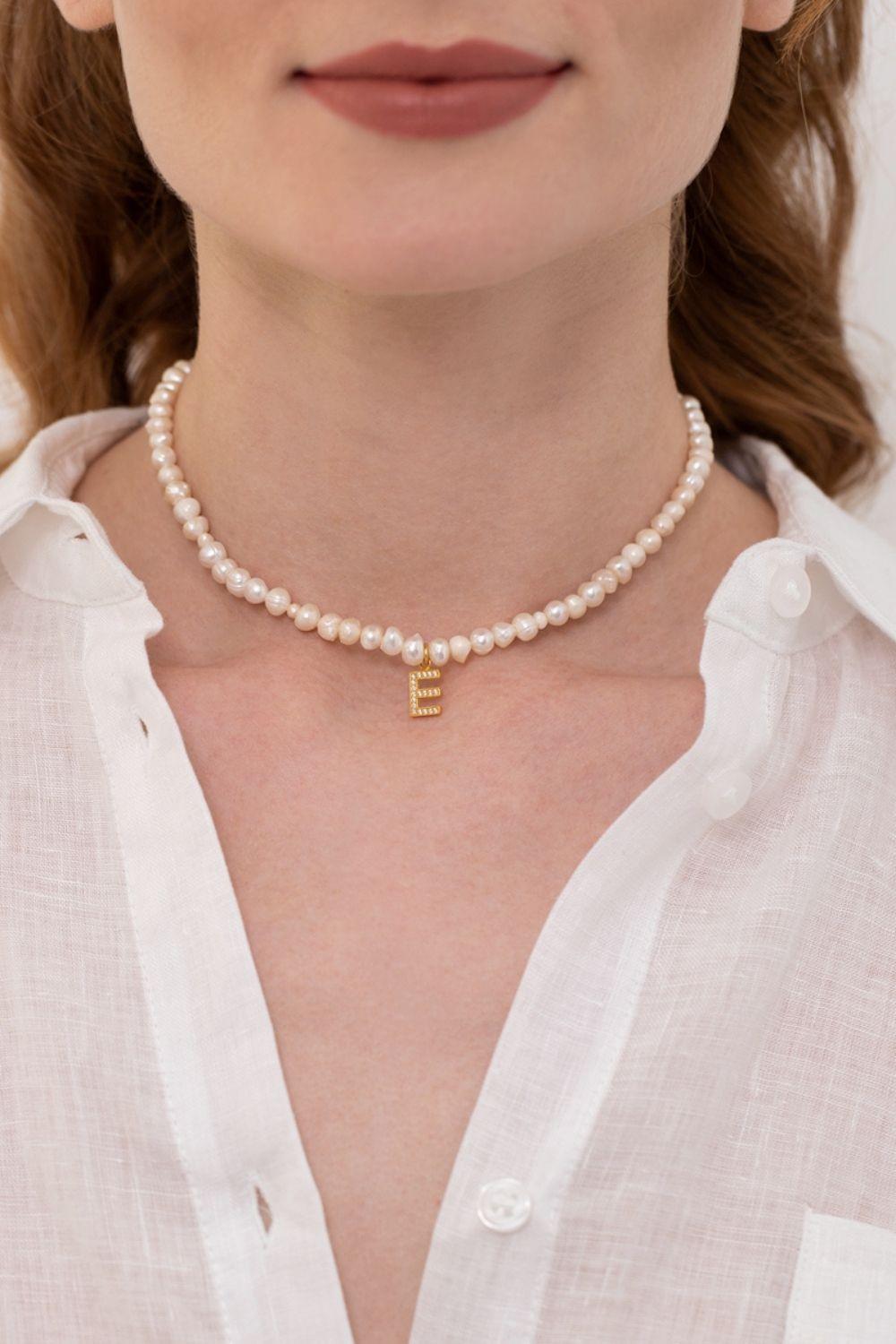 Linya Jewellery-Mono E Harfli İnci Kolye-Kolye-2-Milagron.com