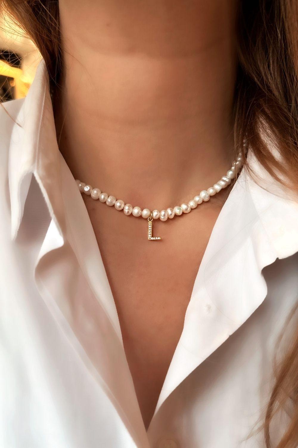 Linya Jewellery-Mono L Harfli İnci Kolye-Kolye-2-Milagron.com