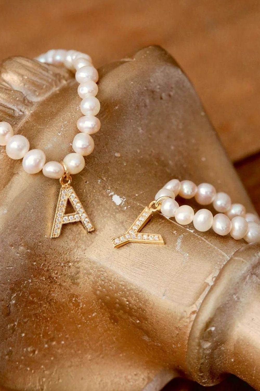 Linya Jewellery-Mono Y Harfli İnci Kolye-Kolye-3-Milagron.com