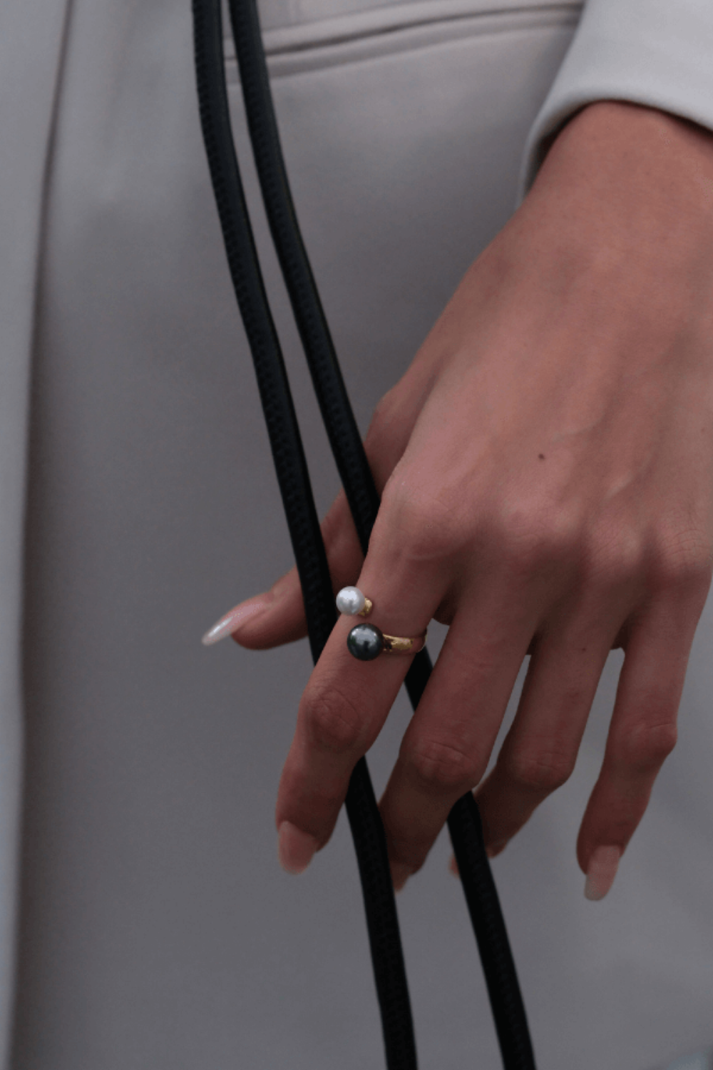 Linya Jewellery-Nera Gri İncili Yüzük Gold-Yüzük-2-Milagron.com