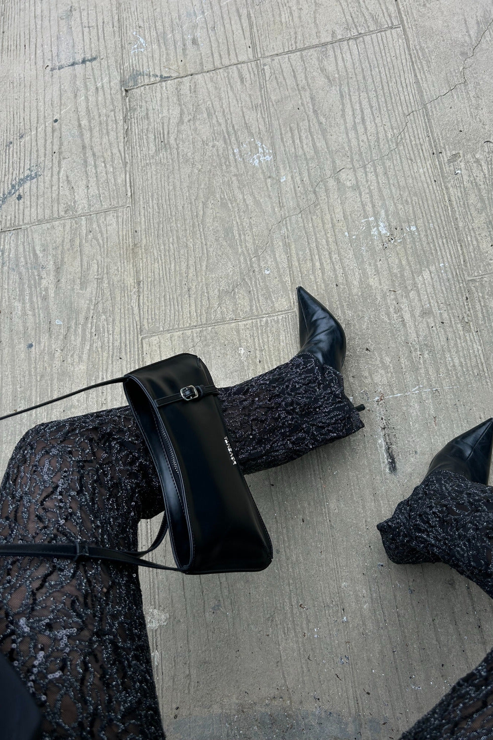 Loventa-Kemer Detaylı Omuz Çantası Siyah Eleanor-Omuz Çantası-8-Milagron.com